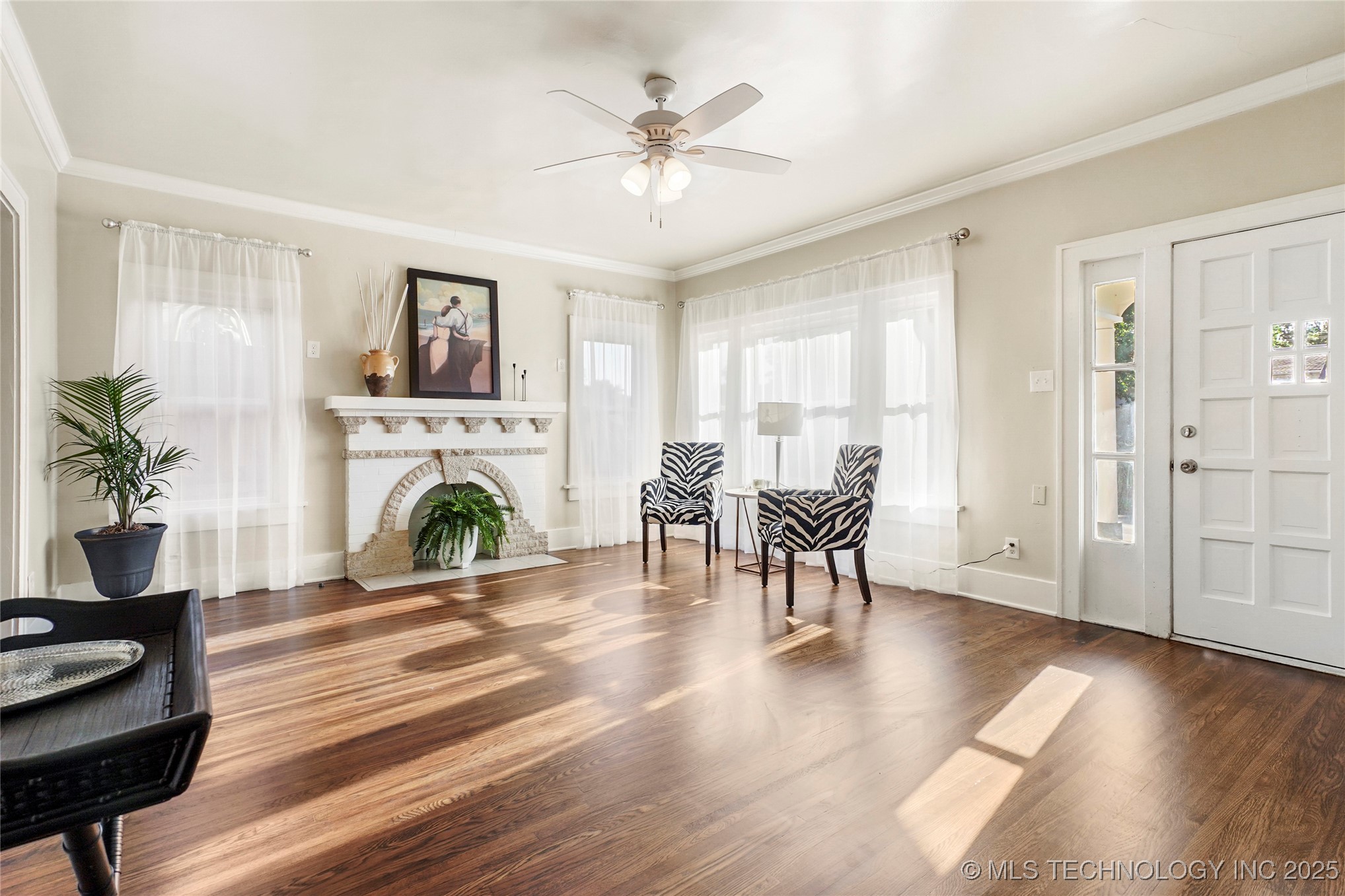 212 S Phoenix Avenue Property Photo 8