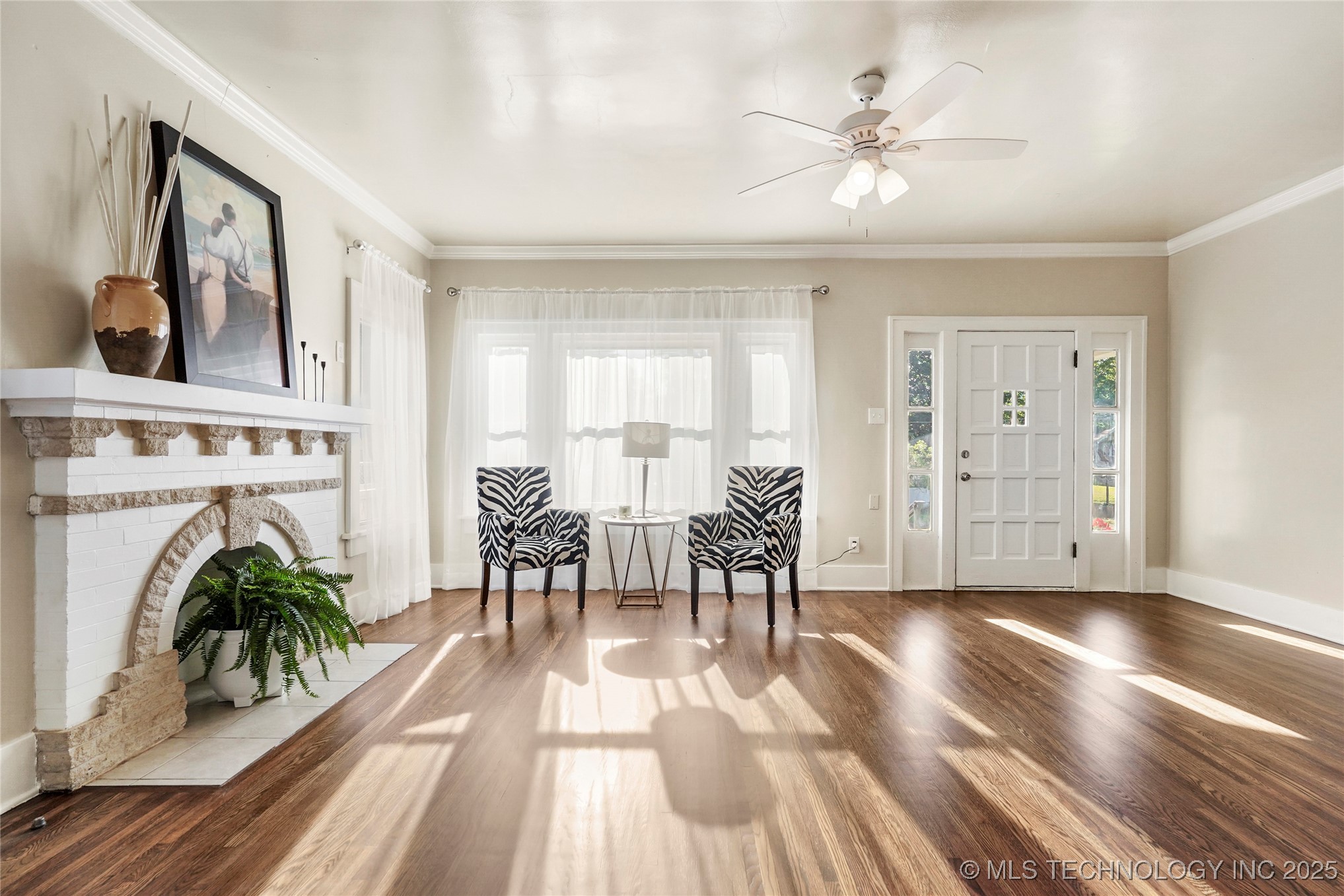 212 S Phoenix Avenue Property Photo 9