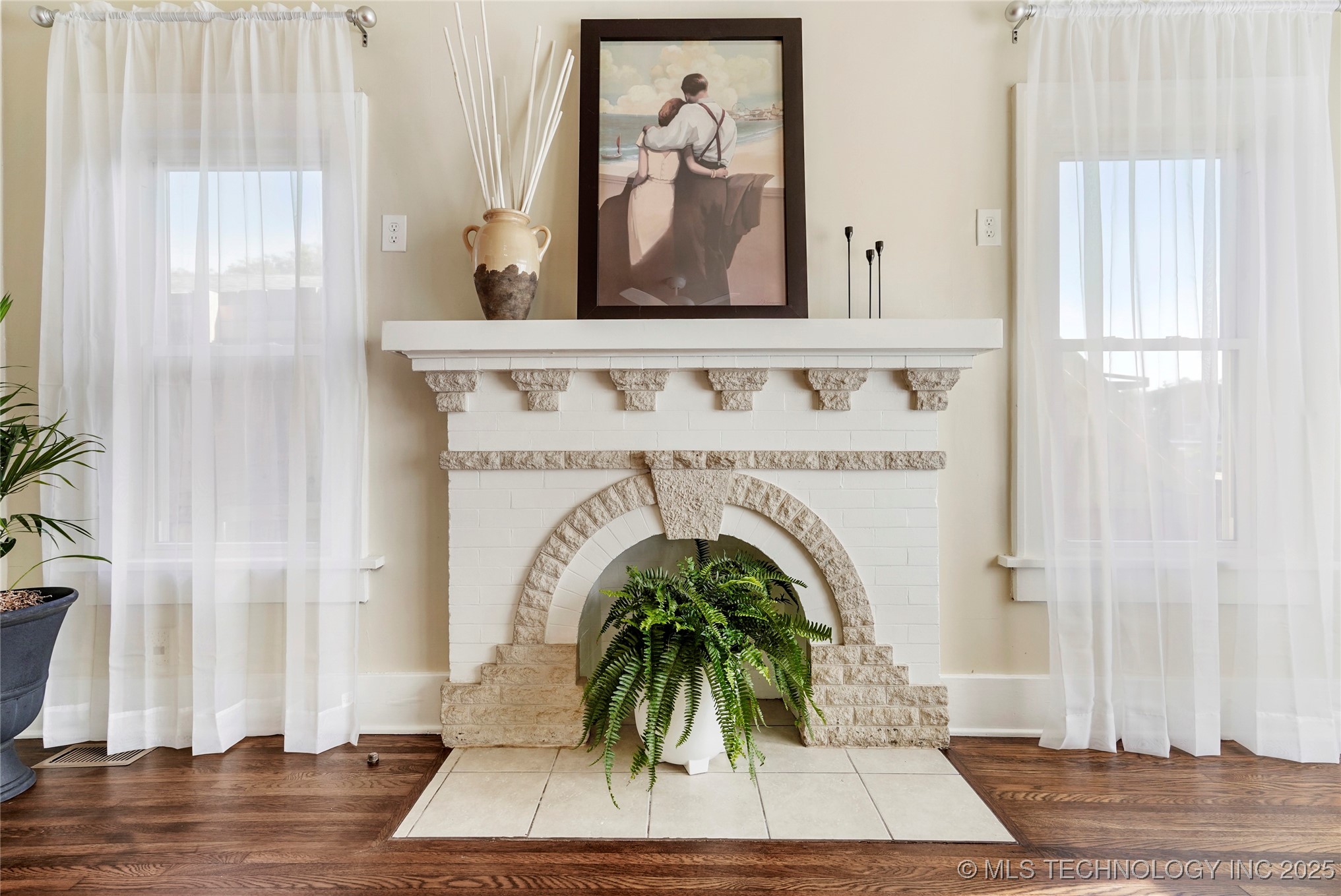 212 S Phoenix Avenue Property Photo 12