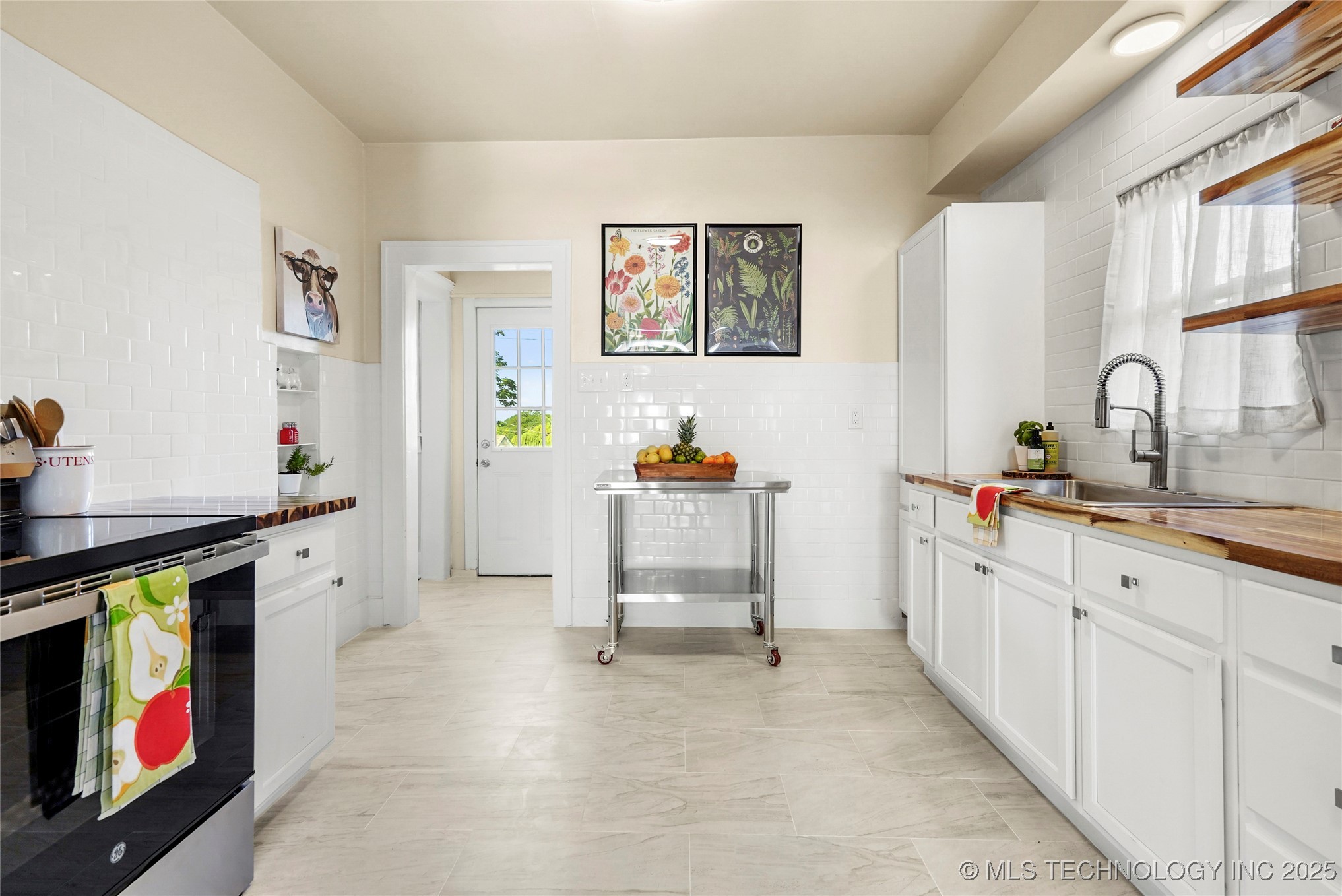 212 S Phoenix Avenue Property Photo 17