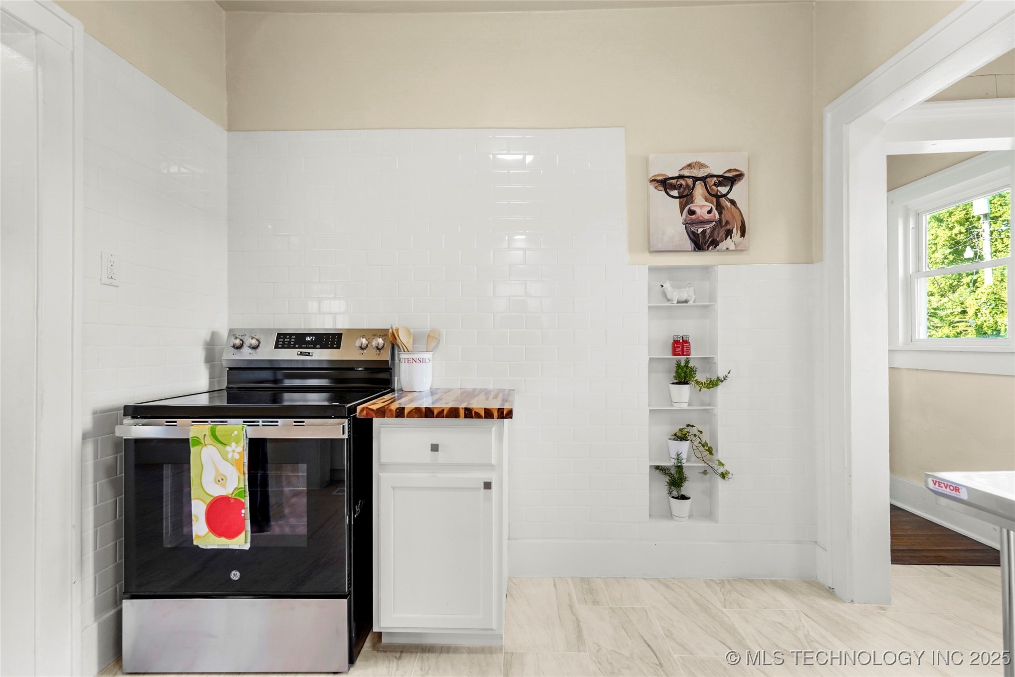 212 S Phoenix Avenue Property Photo 18