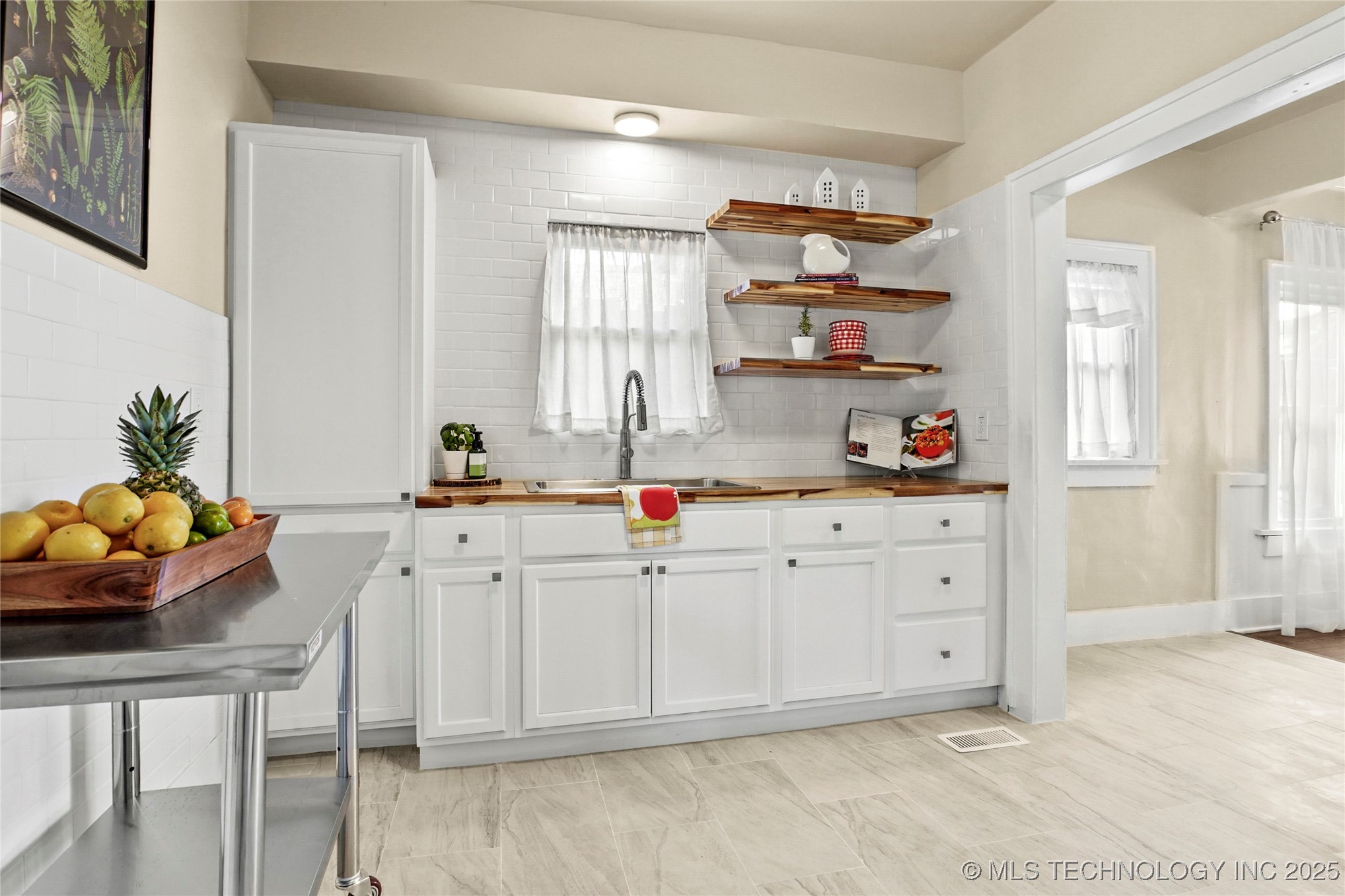 212 S Phoenix Avenue Property Photo 20