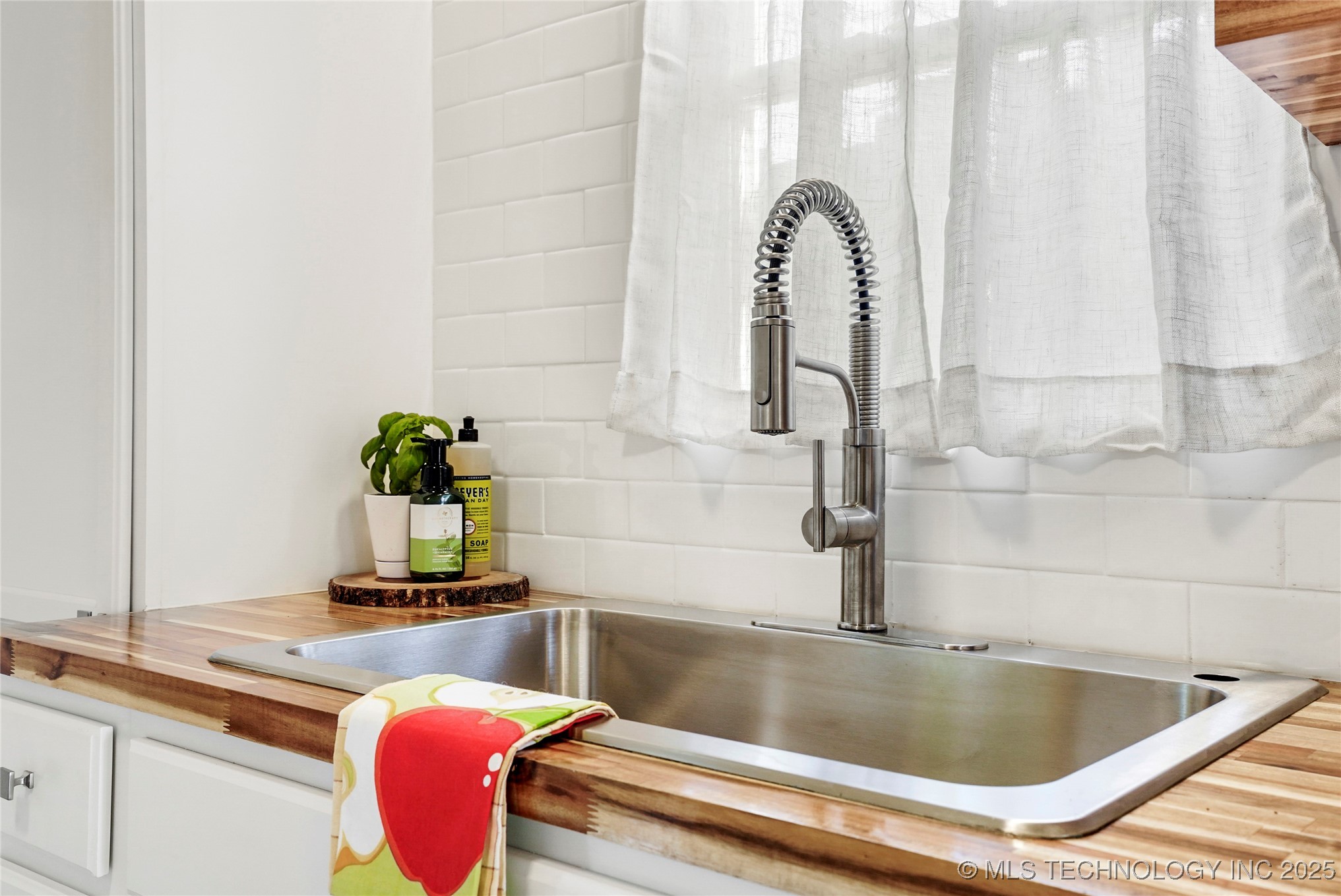 212 S Phoenix Avenue Property Photo 21