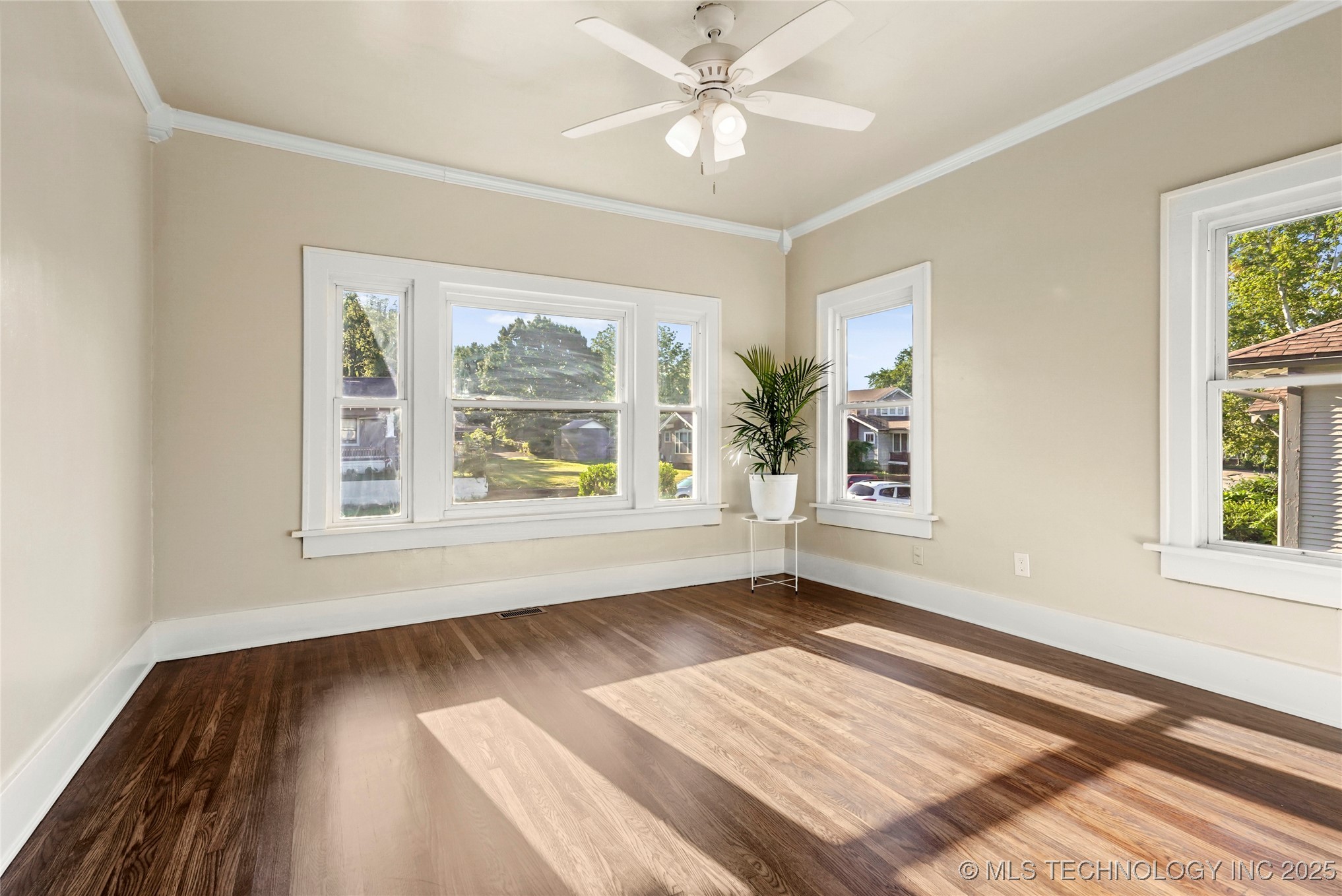 212 S Phoenix Avenue Property Photo 22