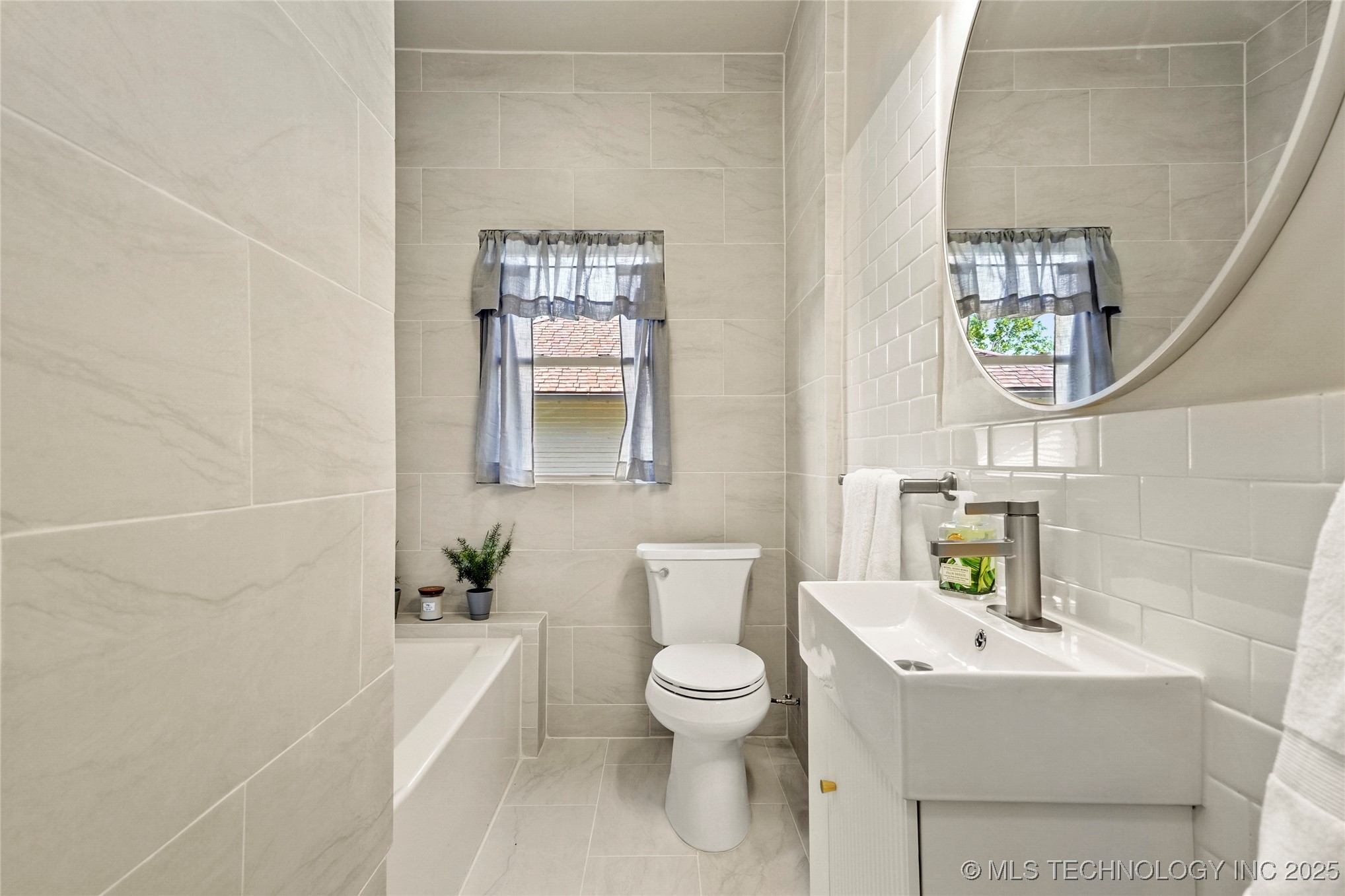 212 S Phoenix Avenue Property Photo 24