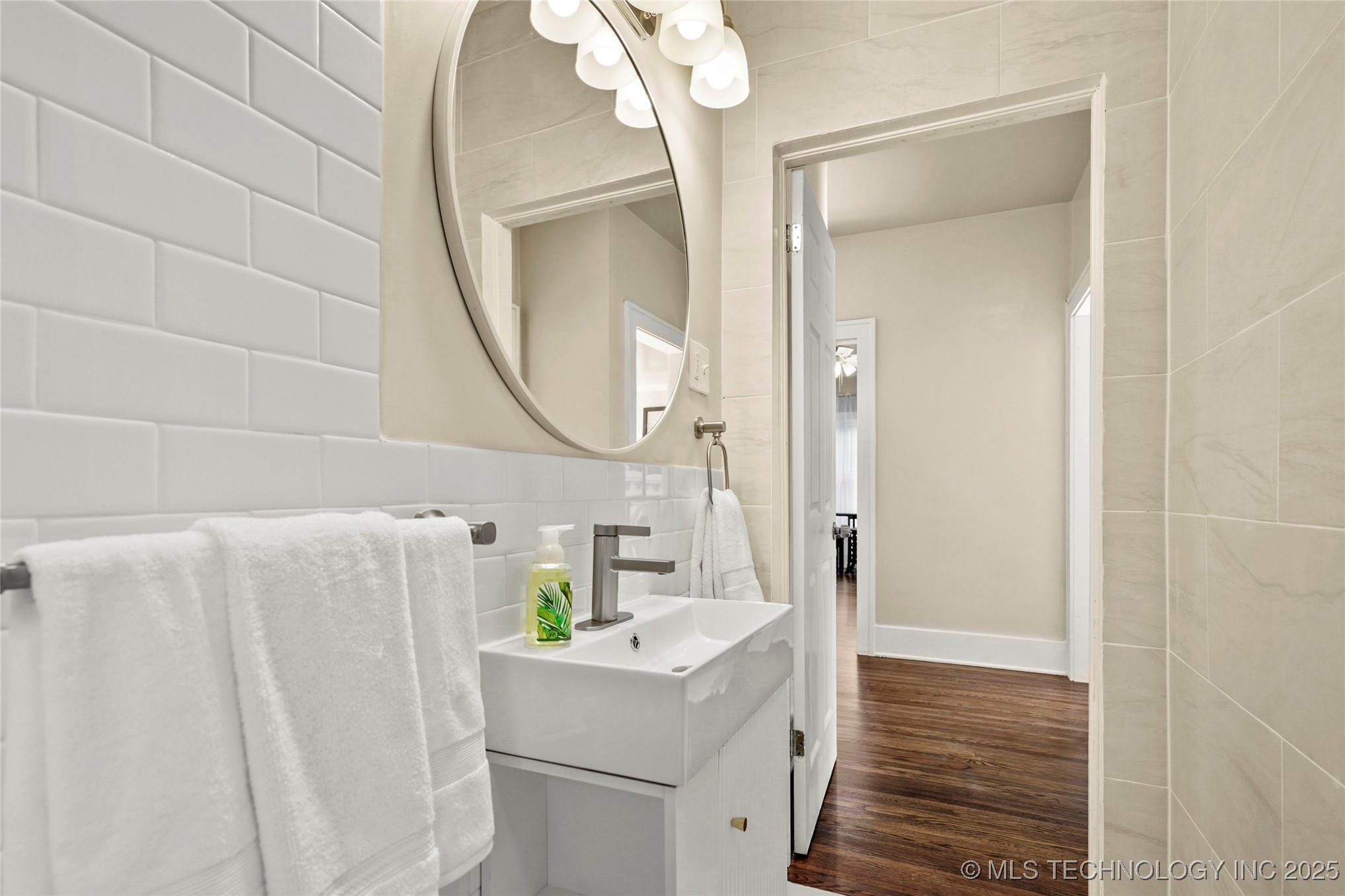 212 S Phoenix Avenue Property Photo 25