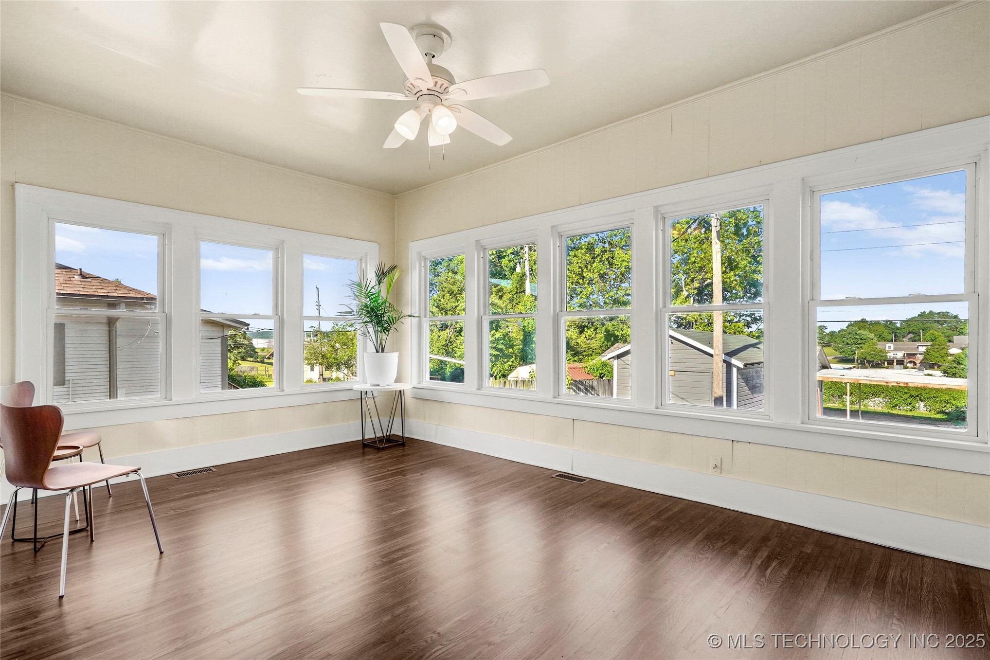 212 S Phoenix Avenue Property Photo 29