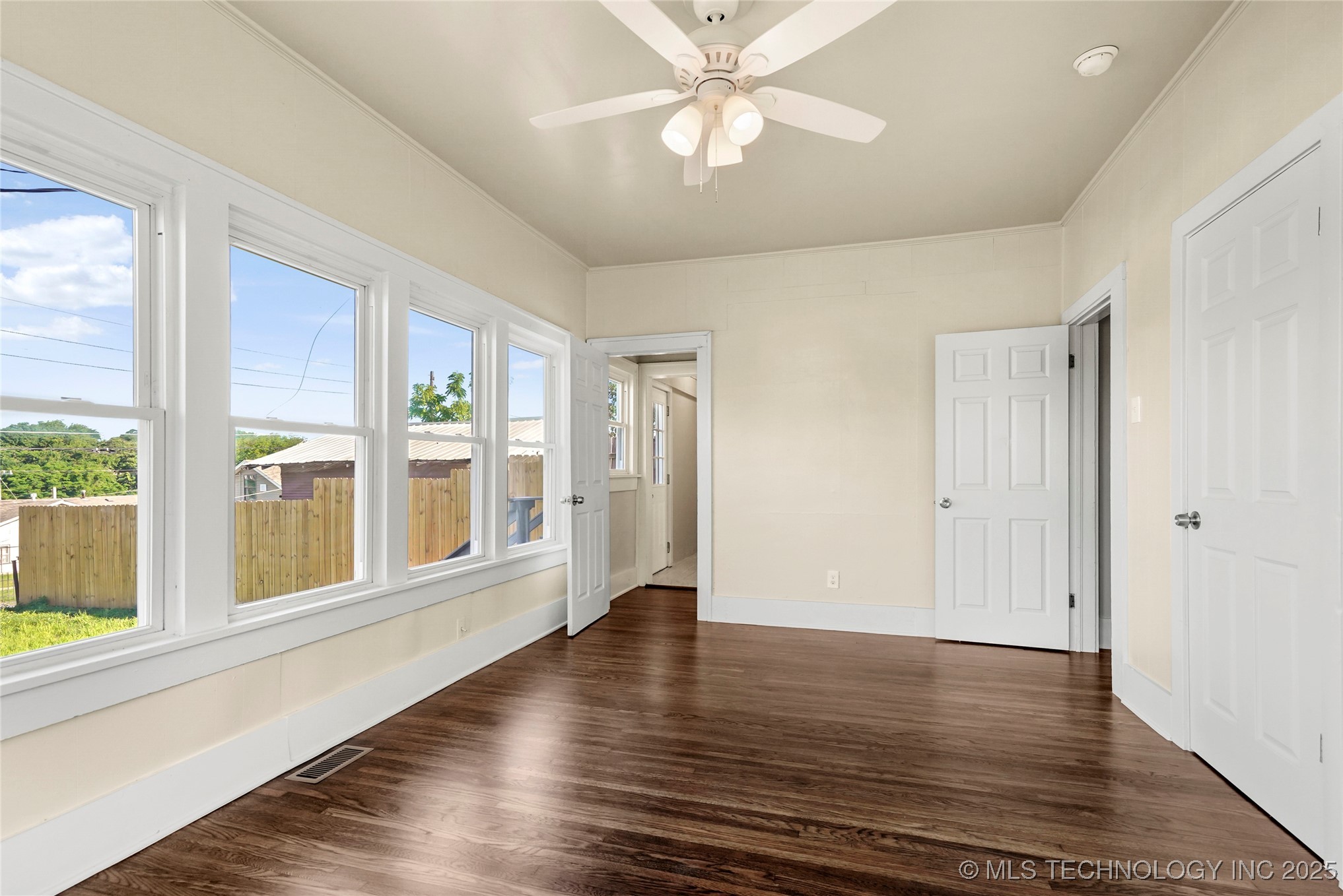 212 S Phoenix Avenue Property Photo 31