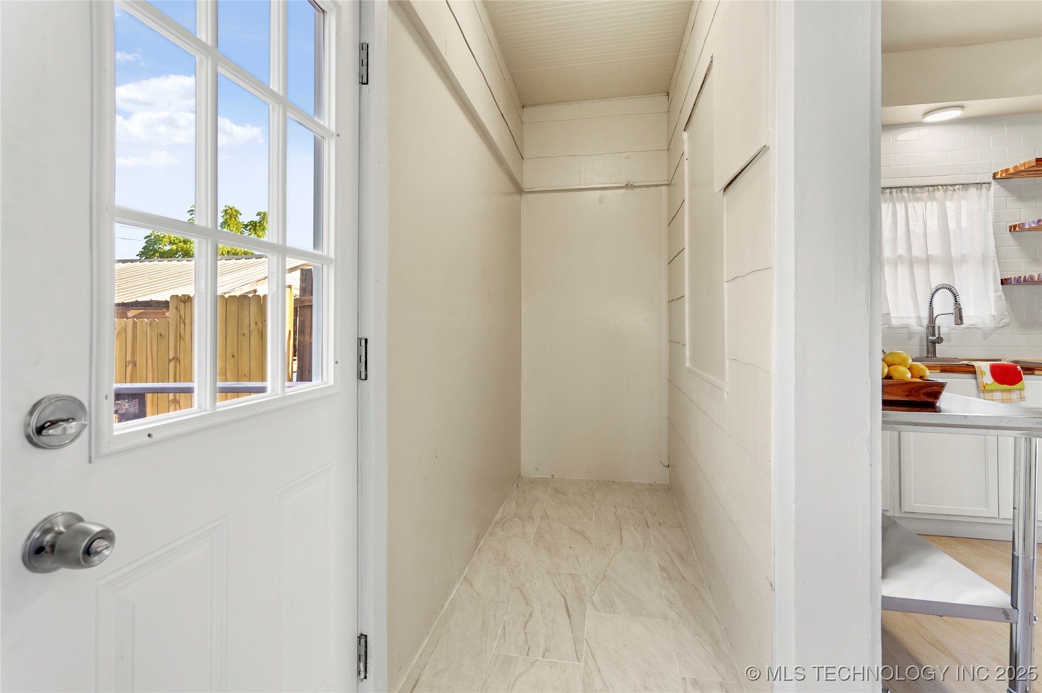 212 S Phoenix Avenue Property Photo 32