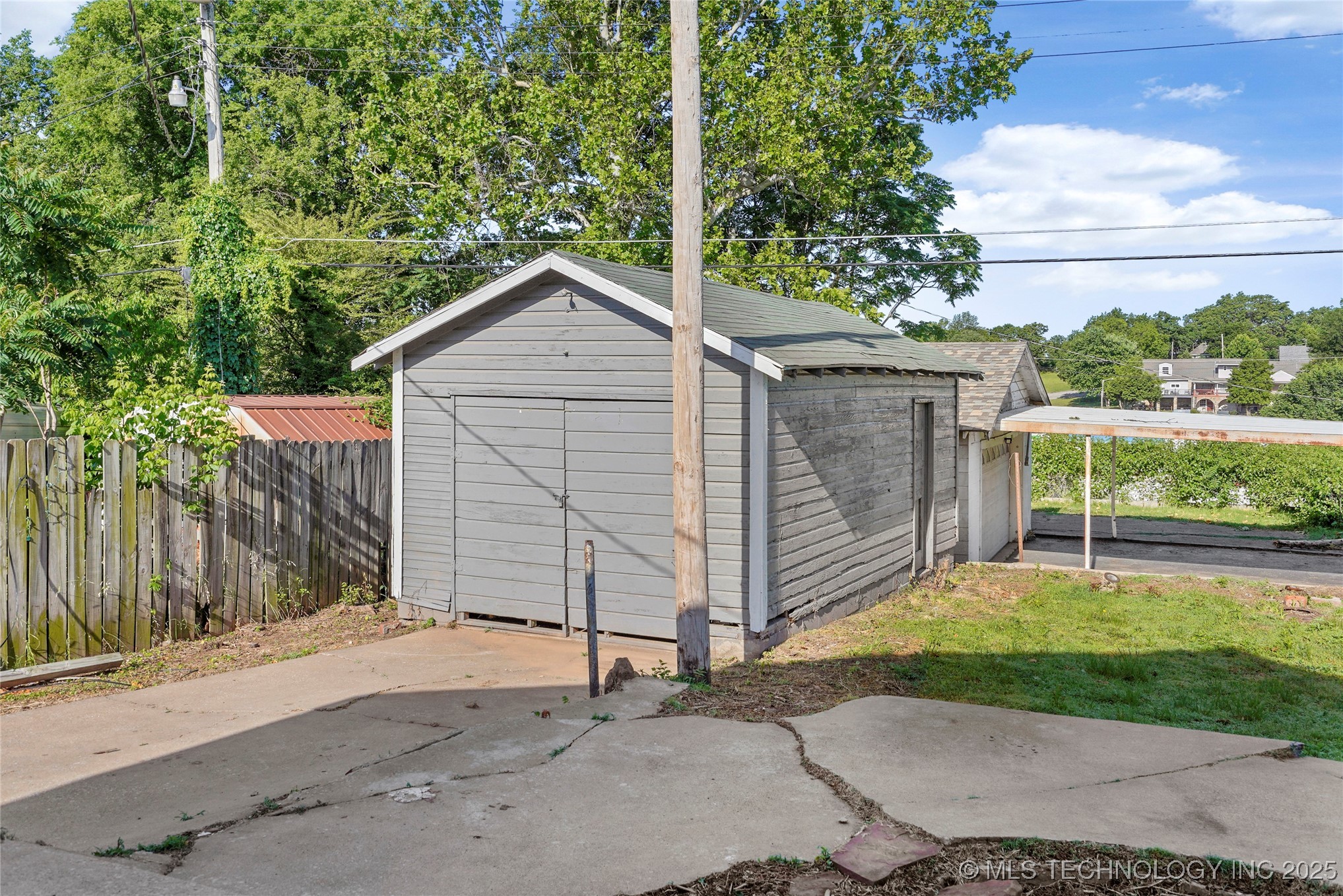 212 S Phoenix Avenue Property Photo 34