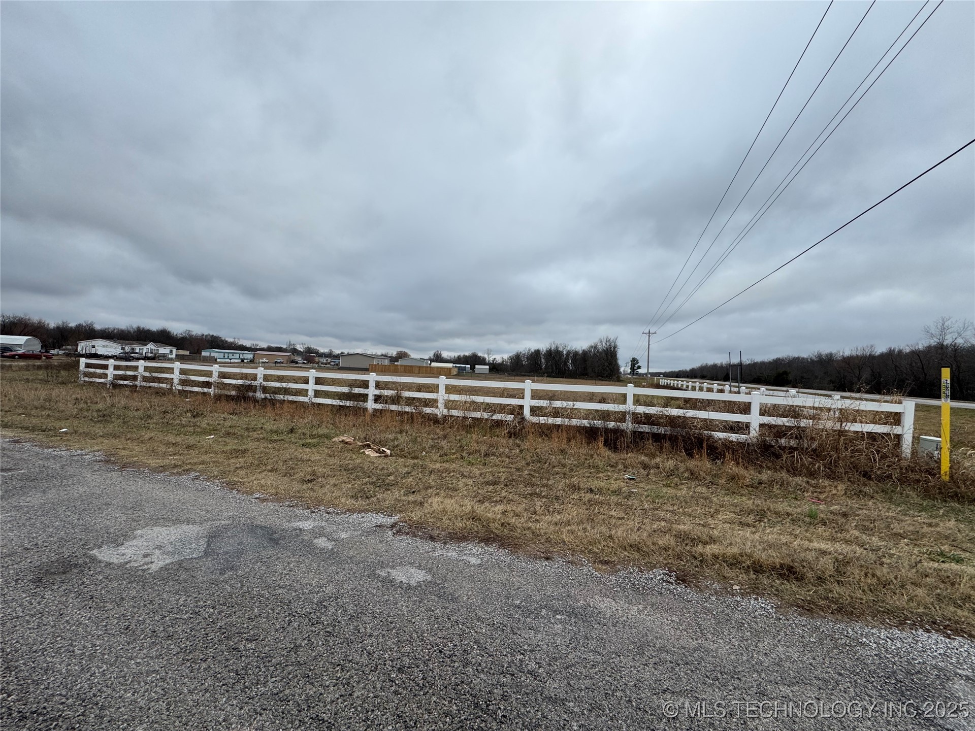 14228 S Blue Stem Road Property Photo 3