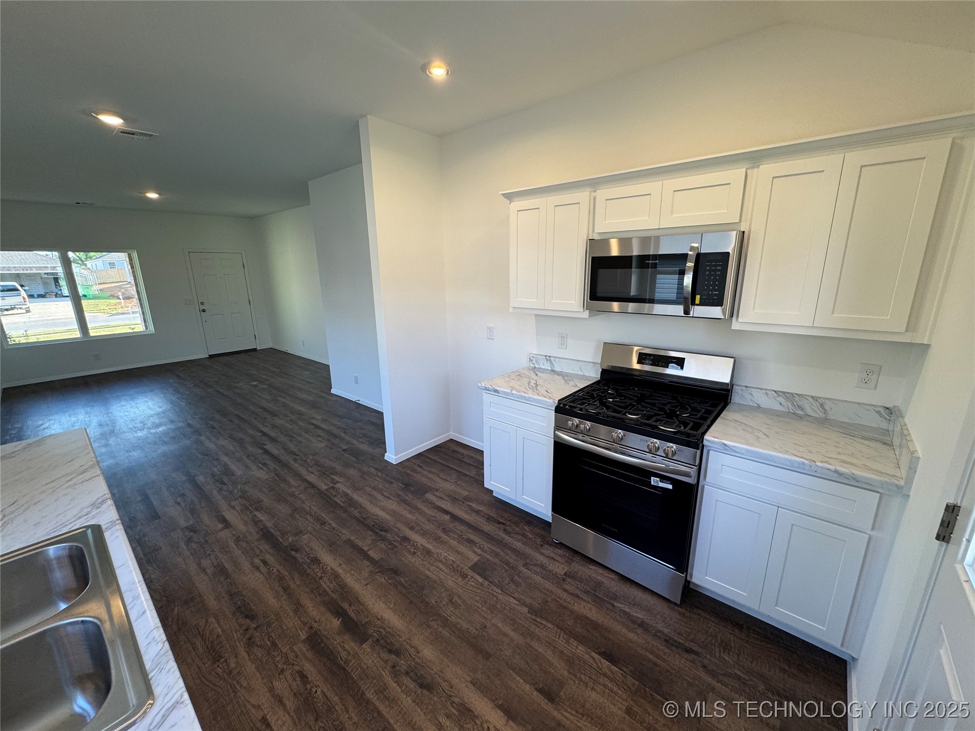 9 Rose Avenue Property Photo 3