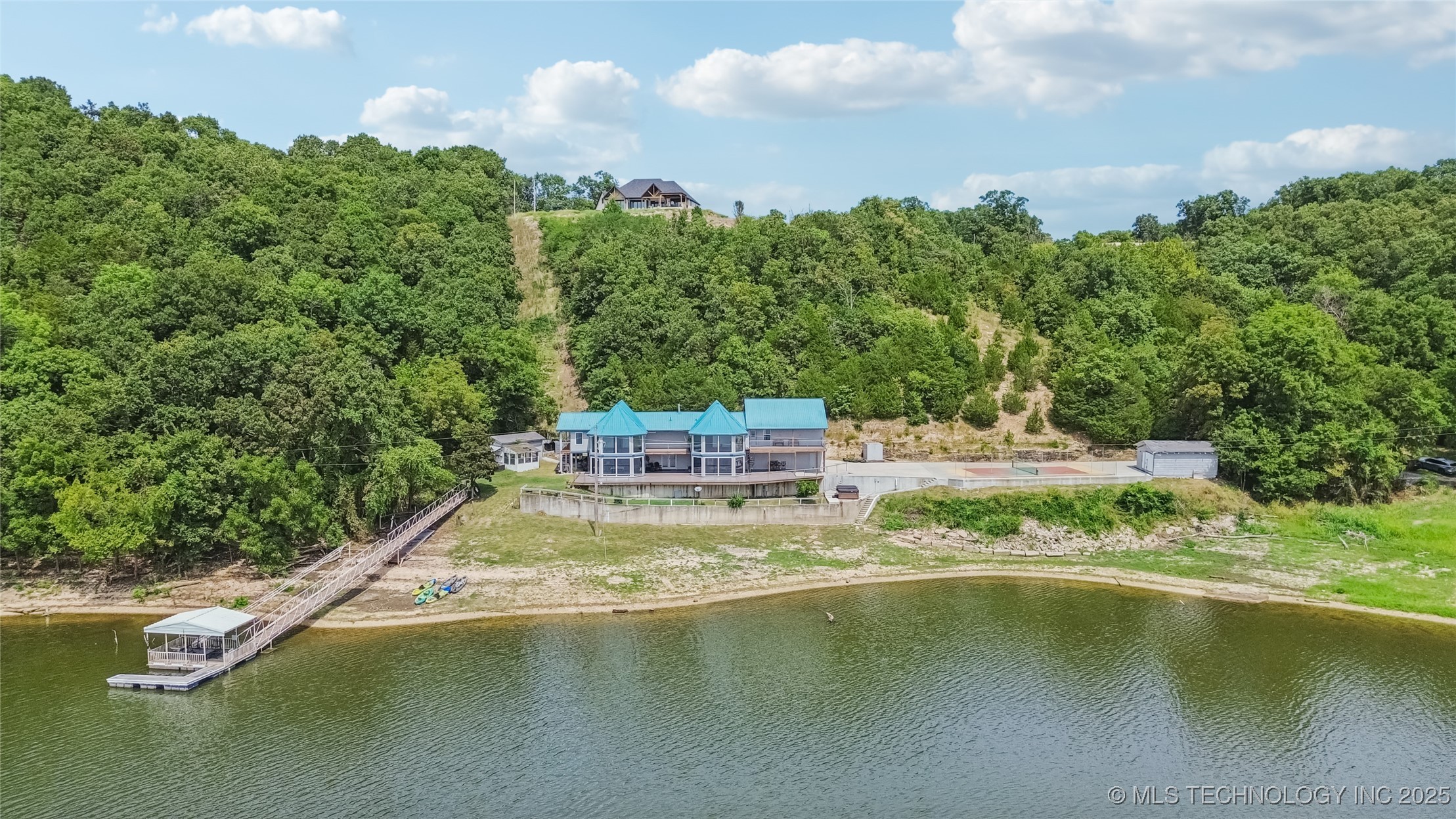 662 Se 4439 Loop Property Photo 1