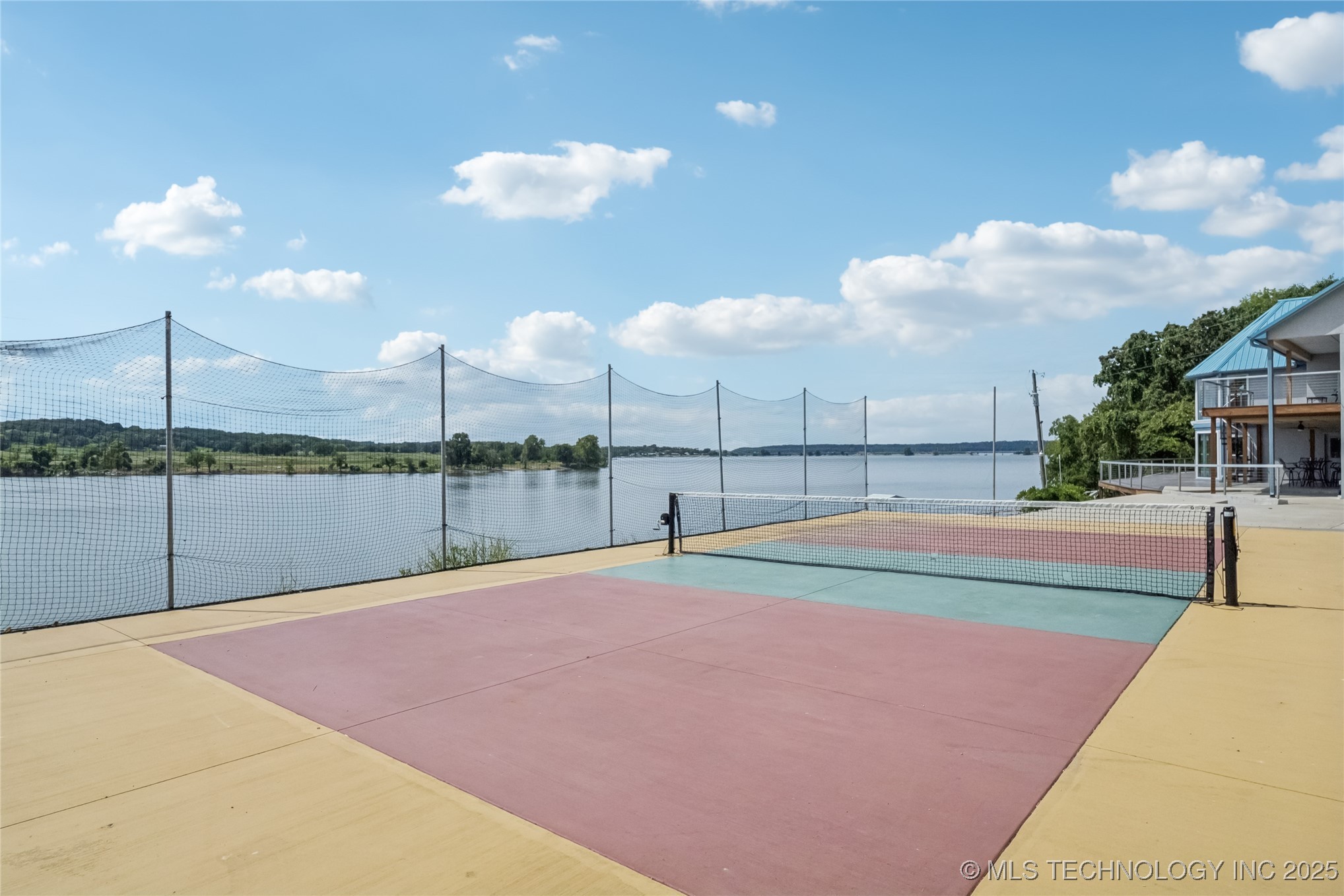 662 Se 4439 Loop Property Photo 3