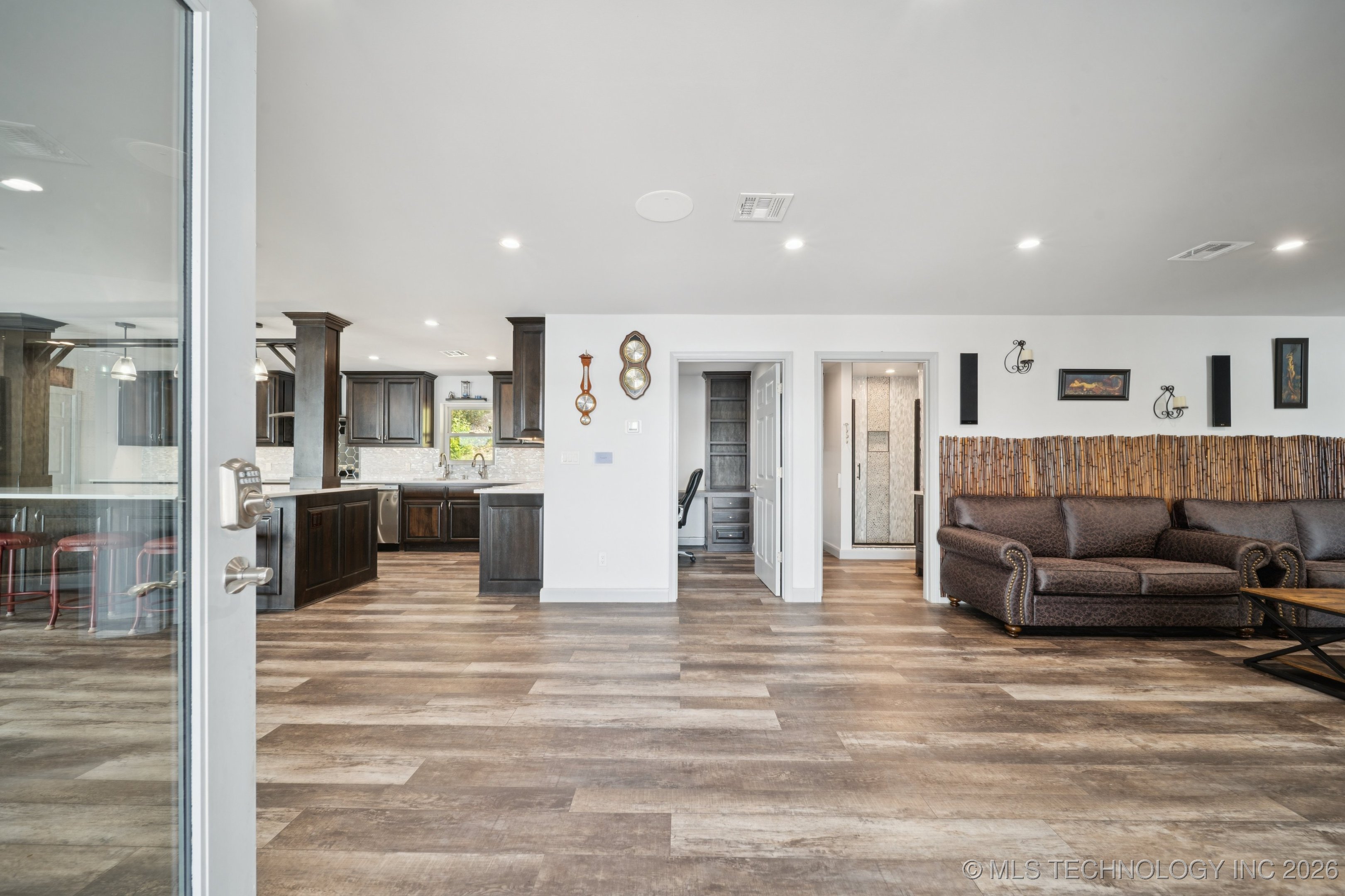 662 Se 4439 Loop Property Photo 7