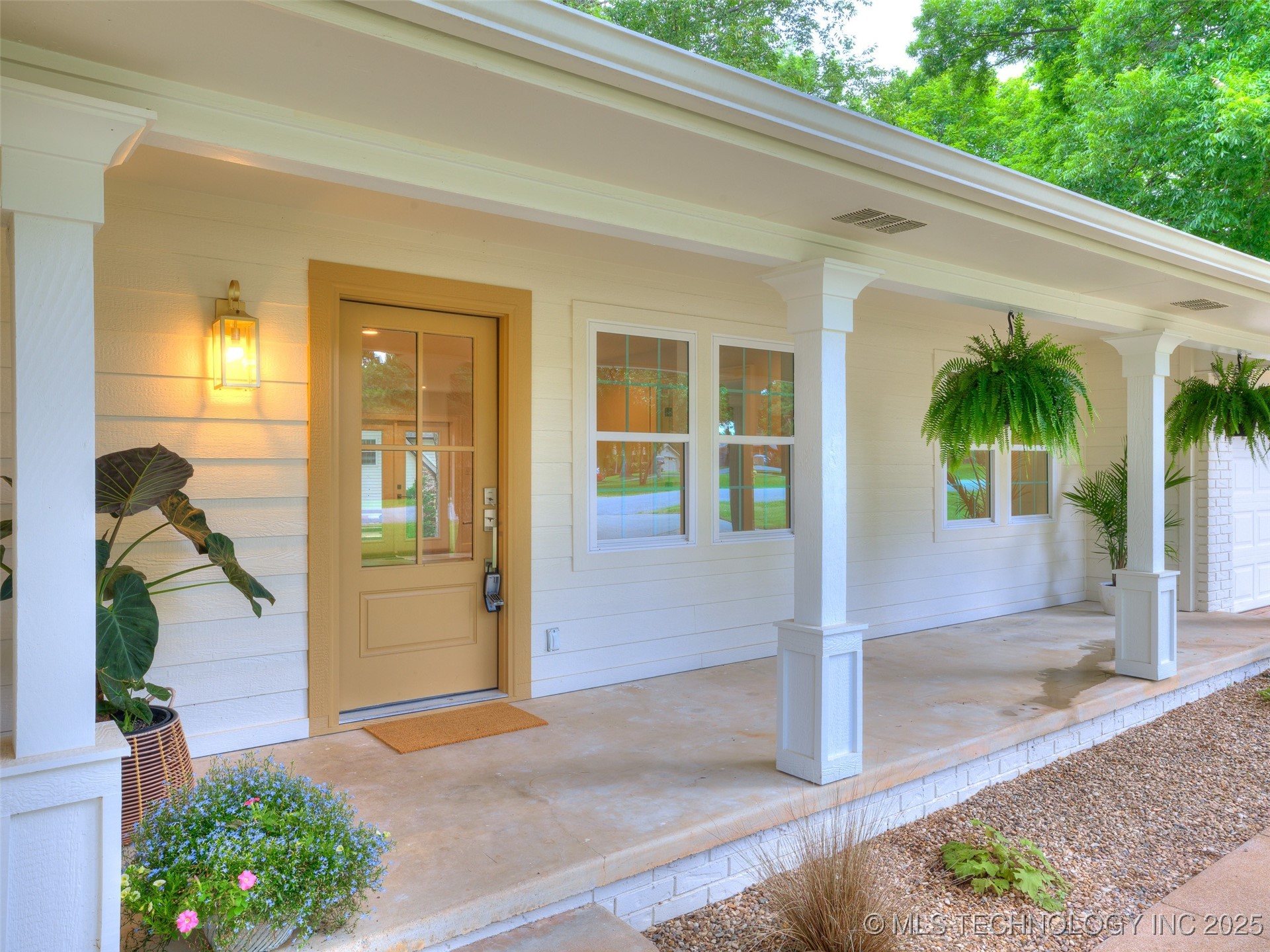 11702 S 75th East Avenue Property Photo 2