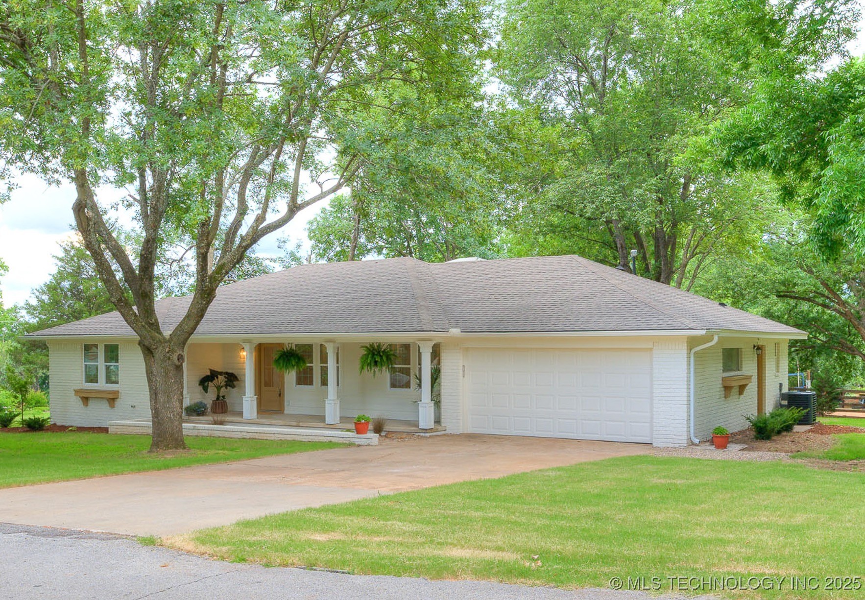 11702 S 75th East Avenue Property Photo 5