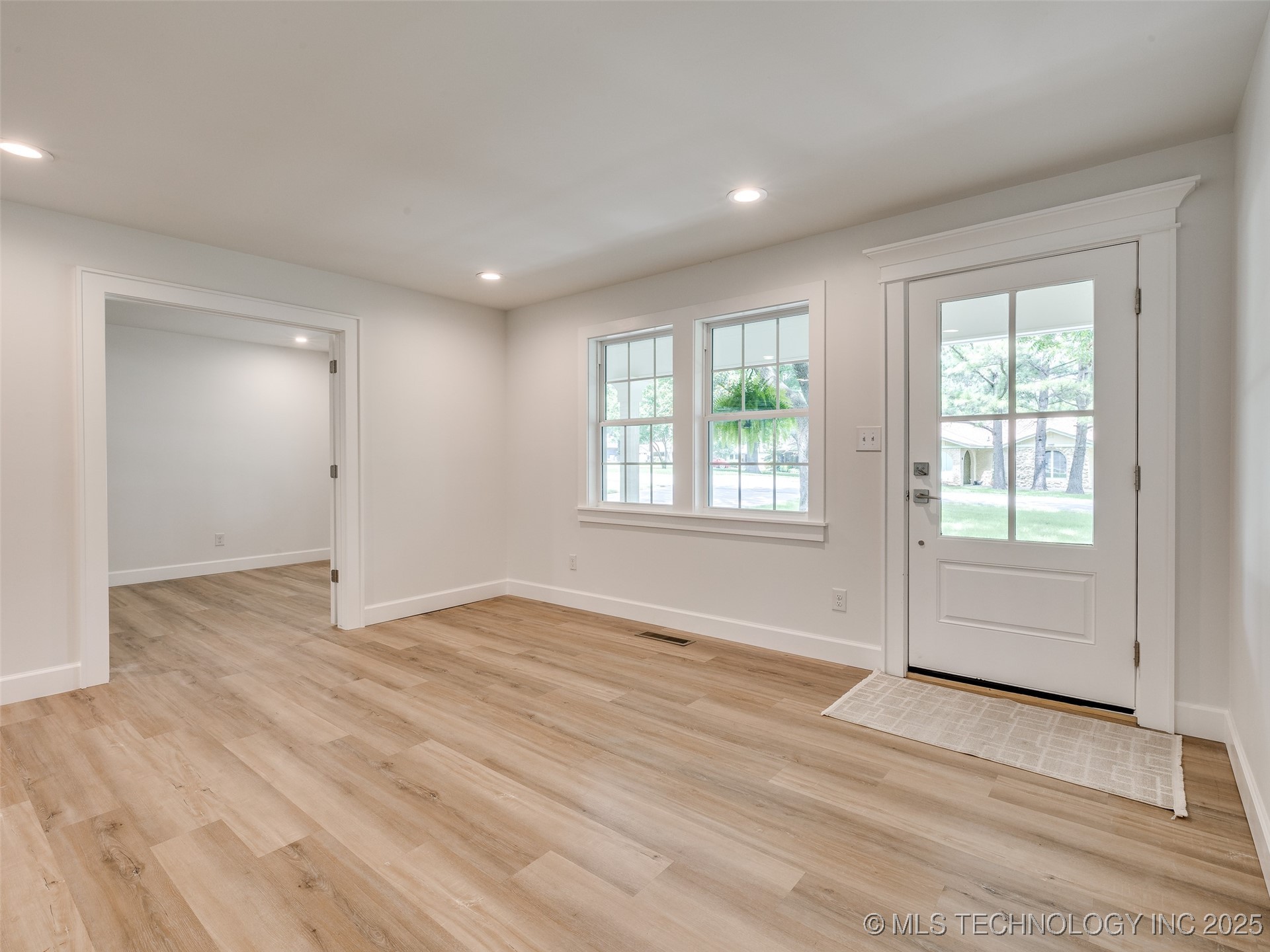 11702 S 75th East Avenue Property Photo 9