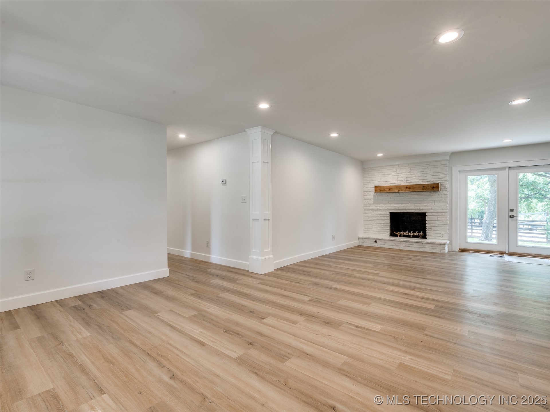 11702 S 75th East Avenue Property Photo 11