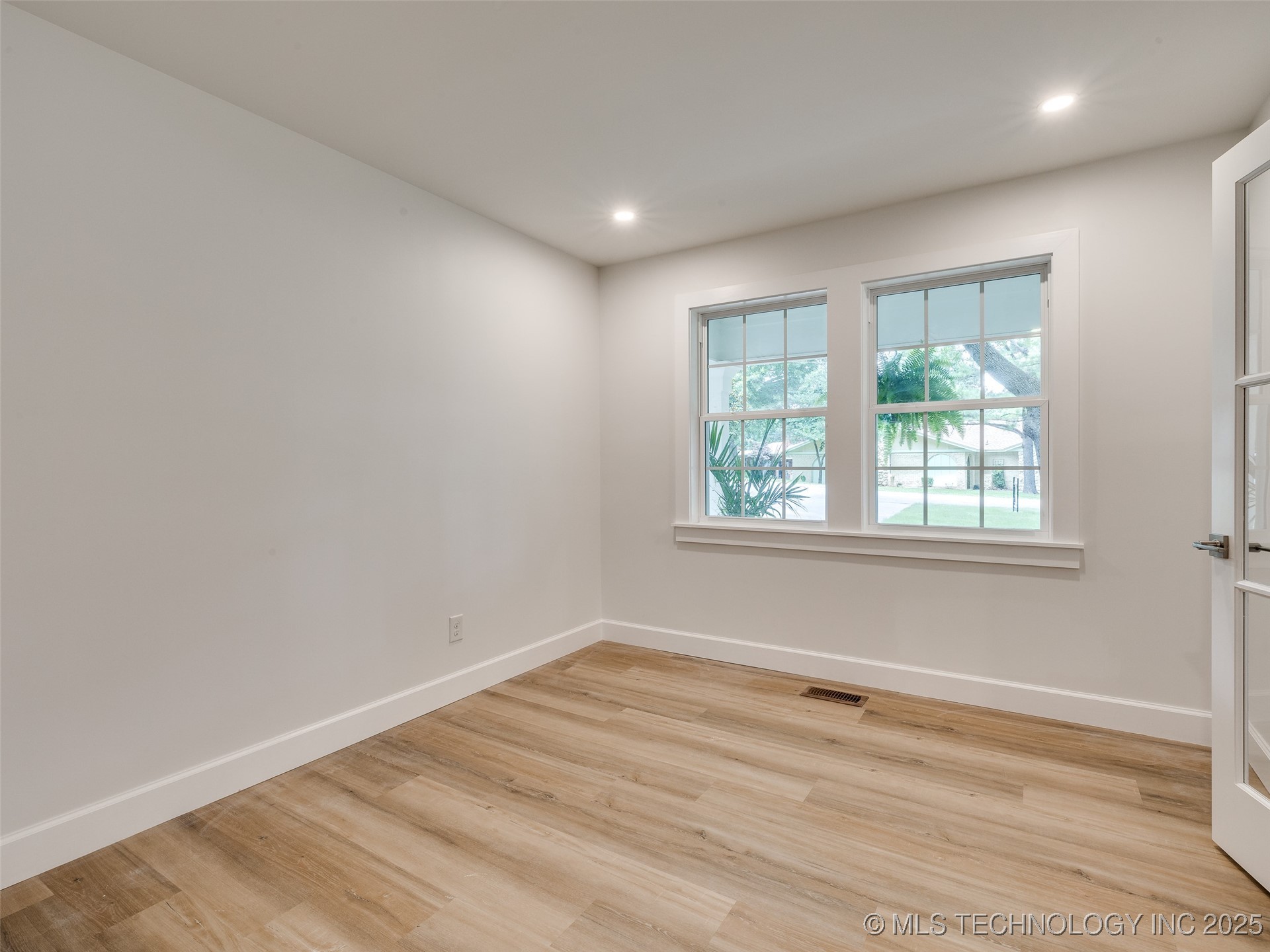 11702 S 75th East Avenue Property Photo 17