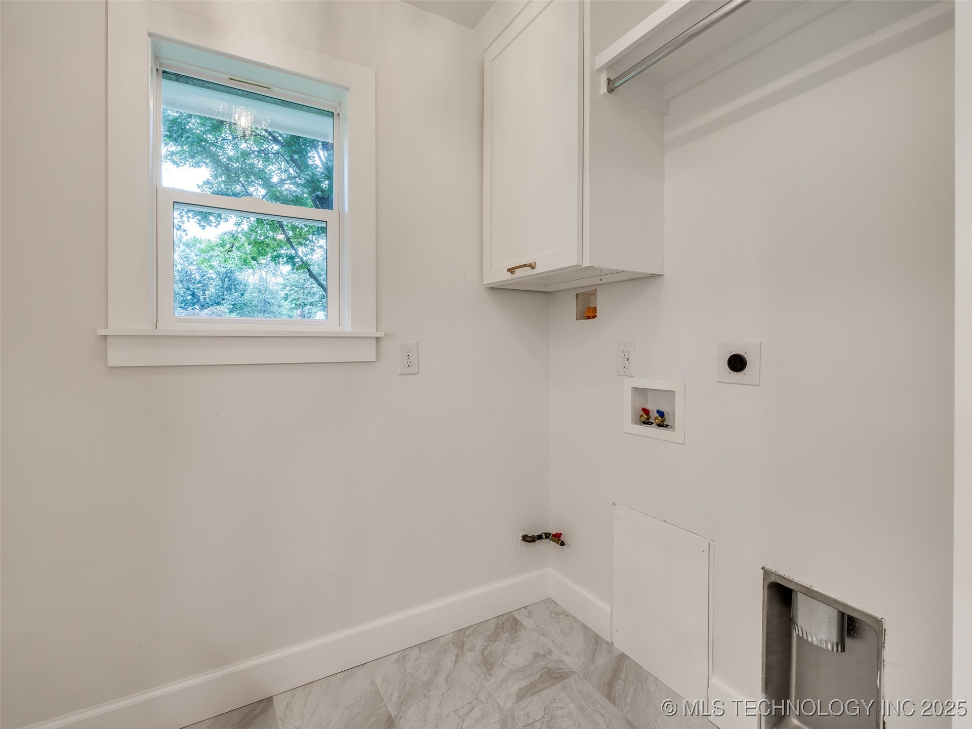 11702 S 75th East Avenue Property Photo 24