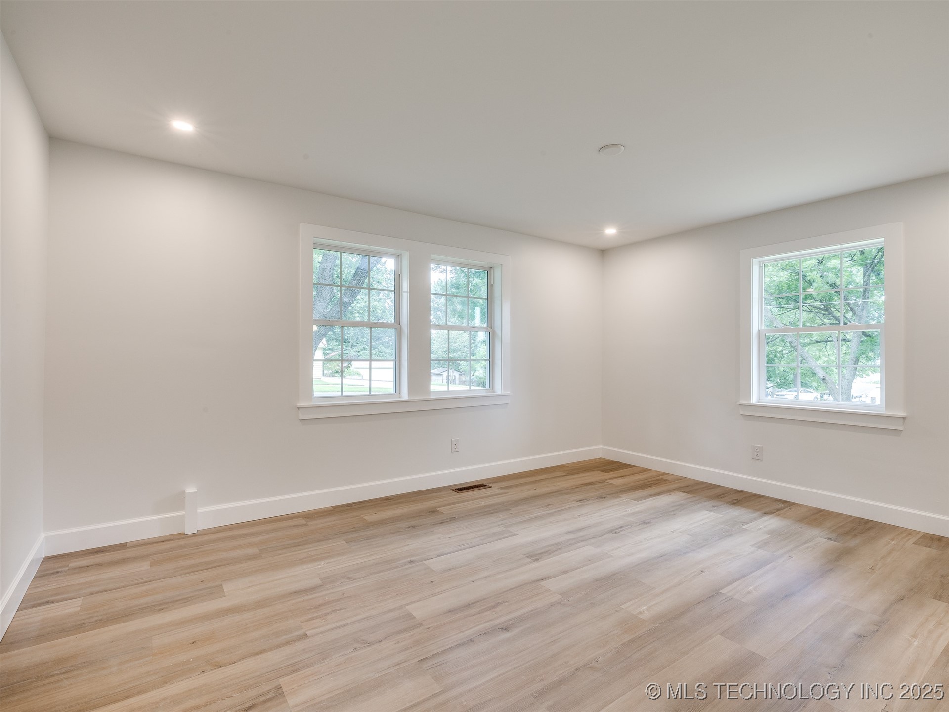 11702 S 75th East Avenue Property Photo 27