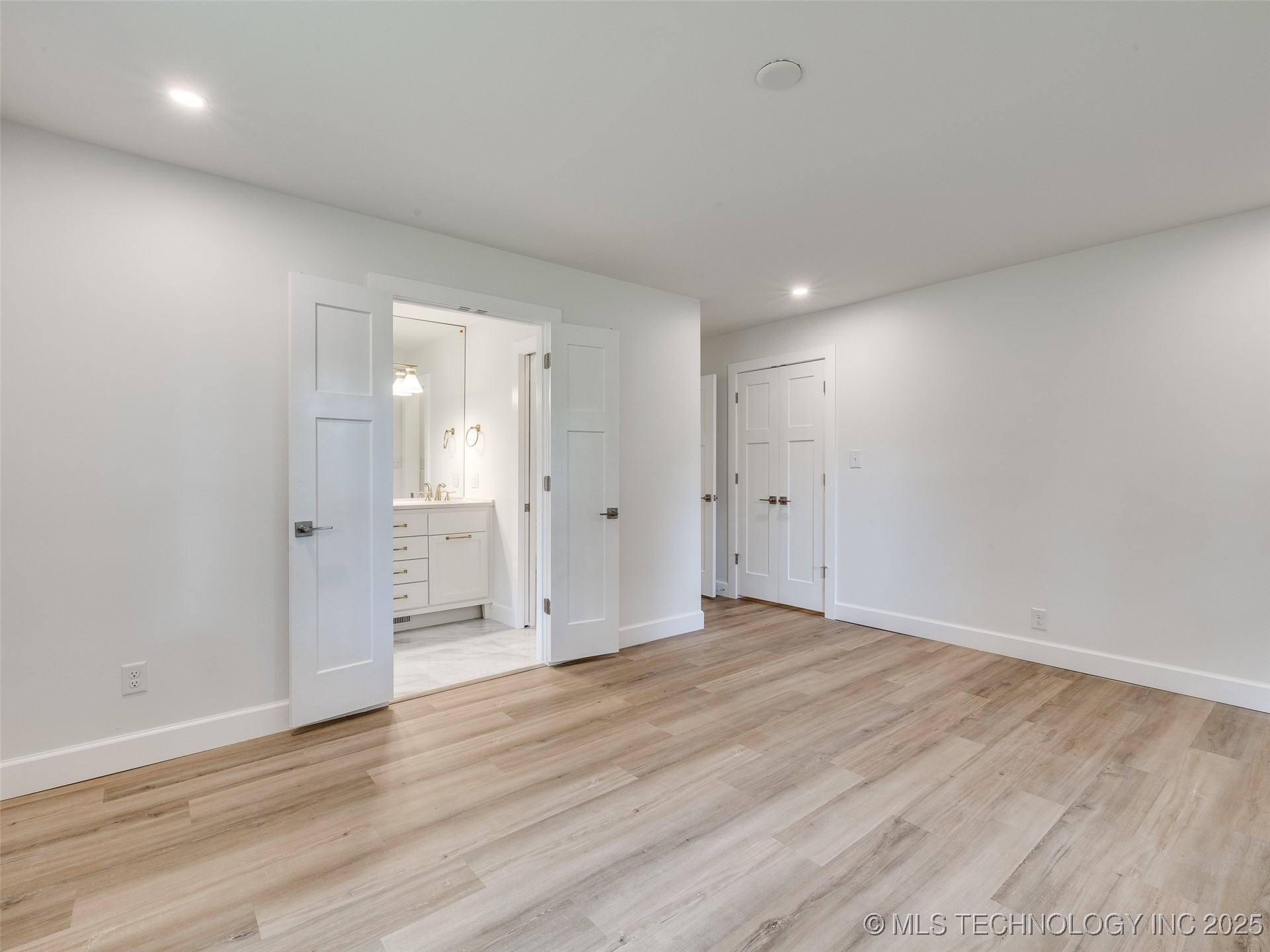 11702 S 75th East Avenue Property Photo 28