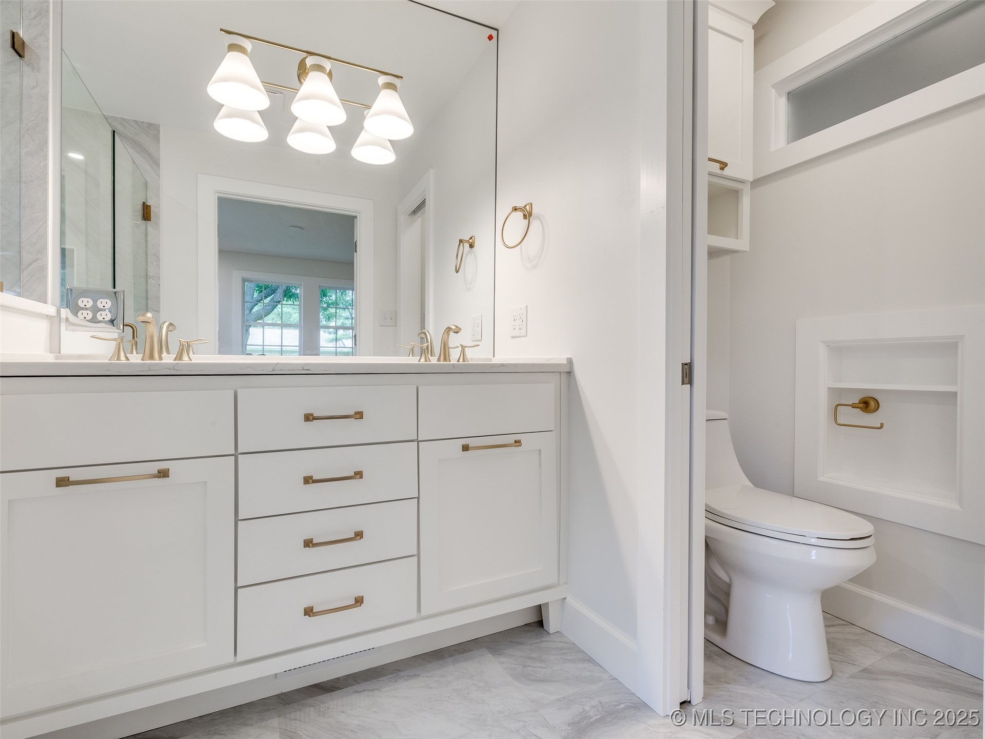 11702 S 75th East Avenue Property Photo 32