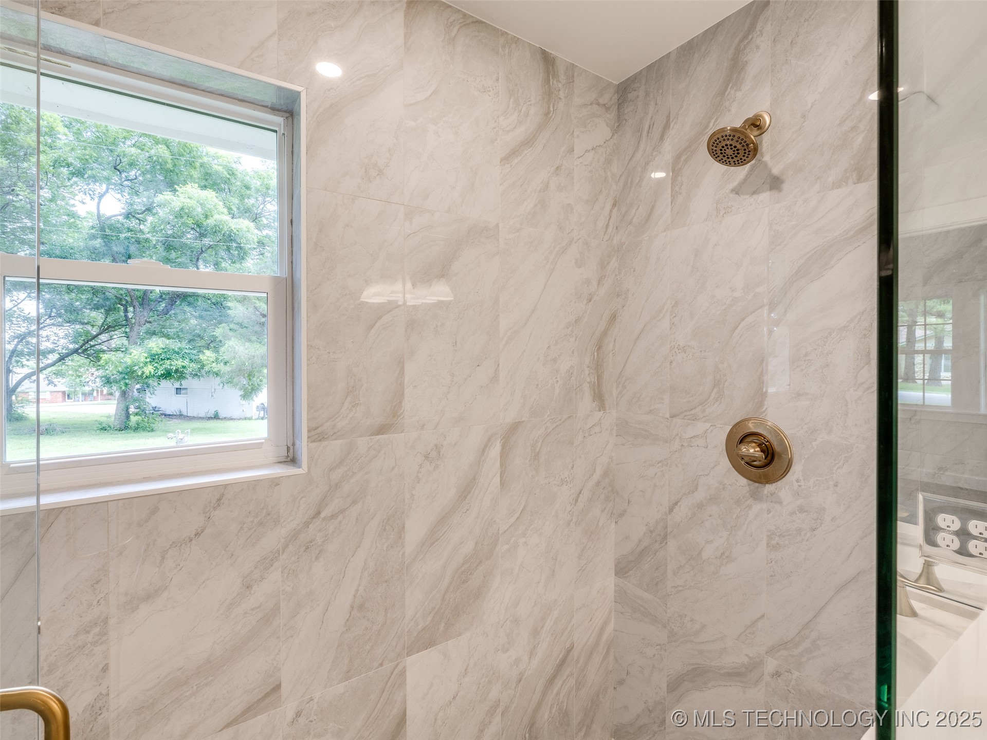 11702 S 75th East Avenue Property Photo 35