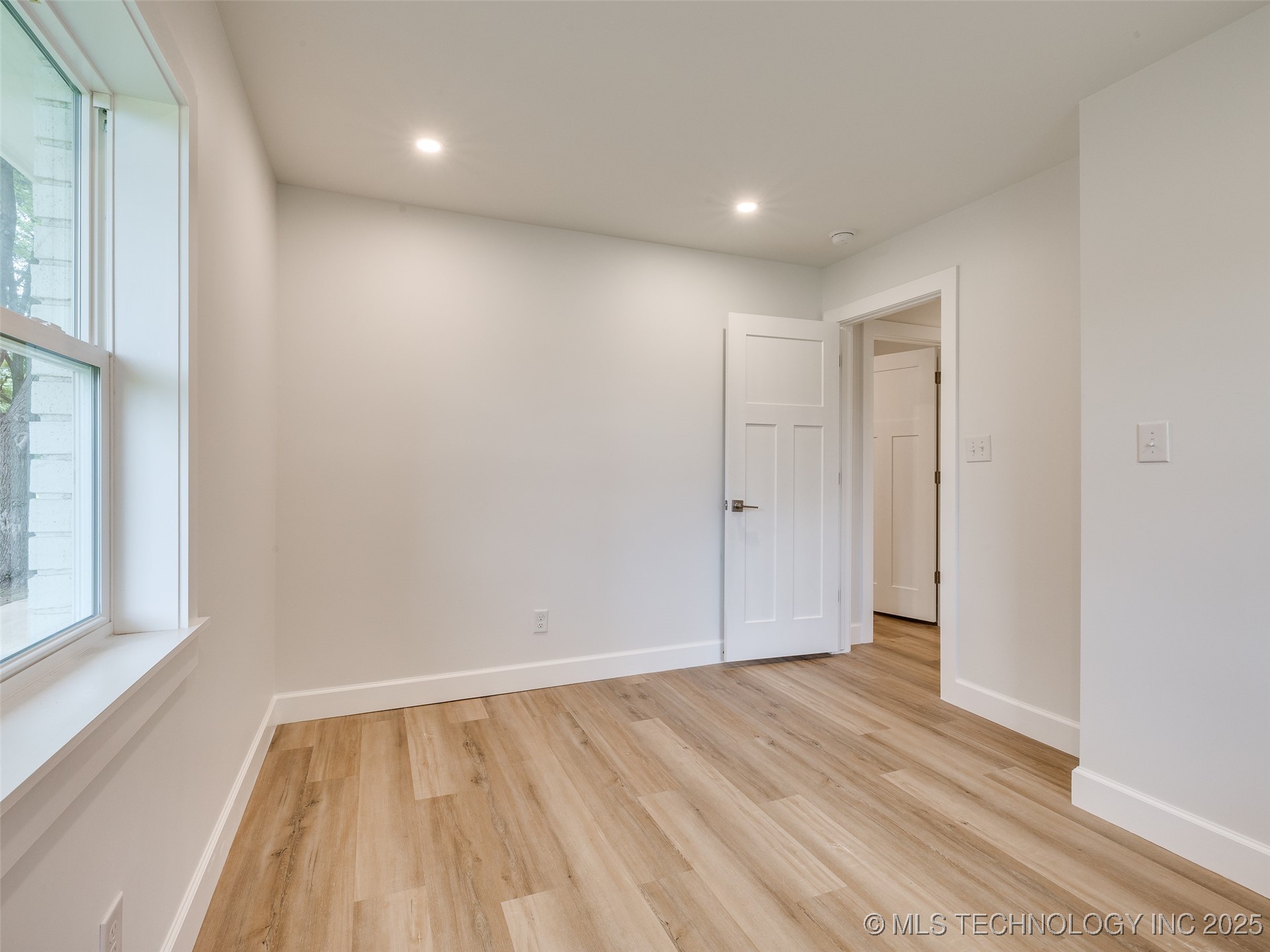 11702 S 75th East Avenue Property Photo 36