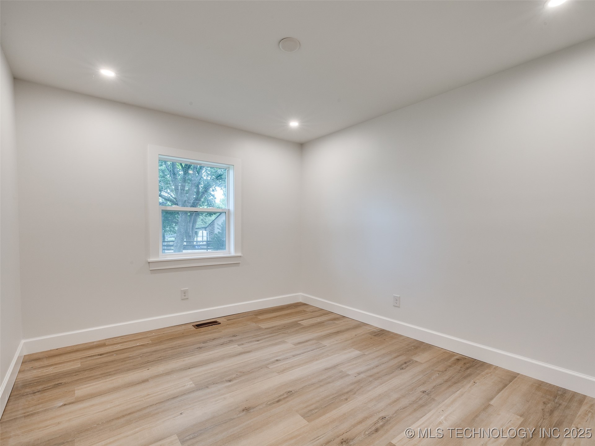 11702 S 75th East Avenue Property Photo 40