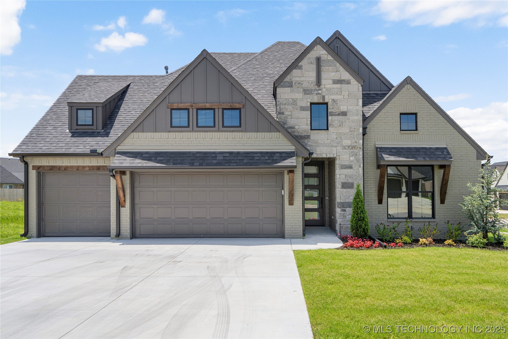 2070 E 136th Place S Property Photo 1