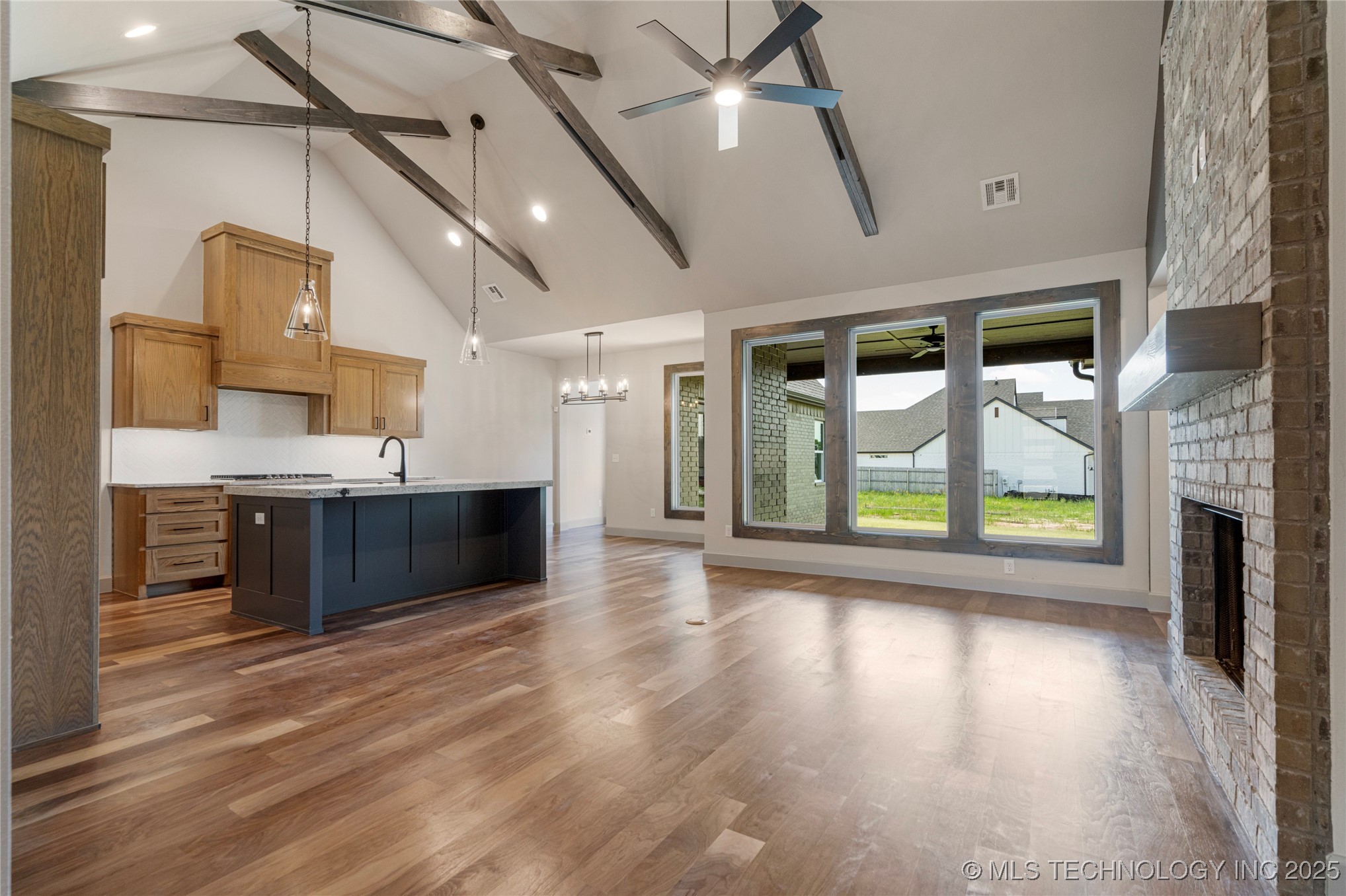 2070 E 136th Place S Property Photo 4