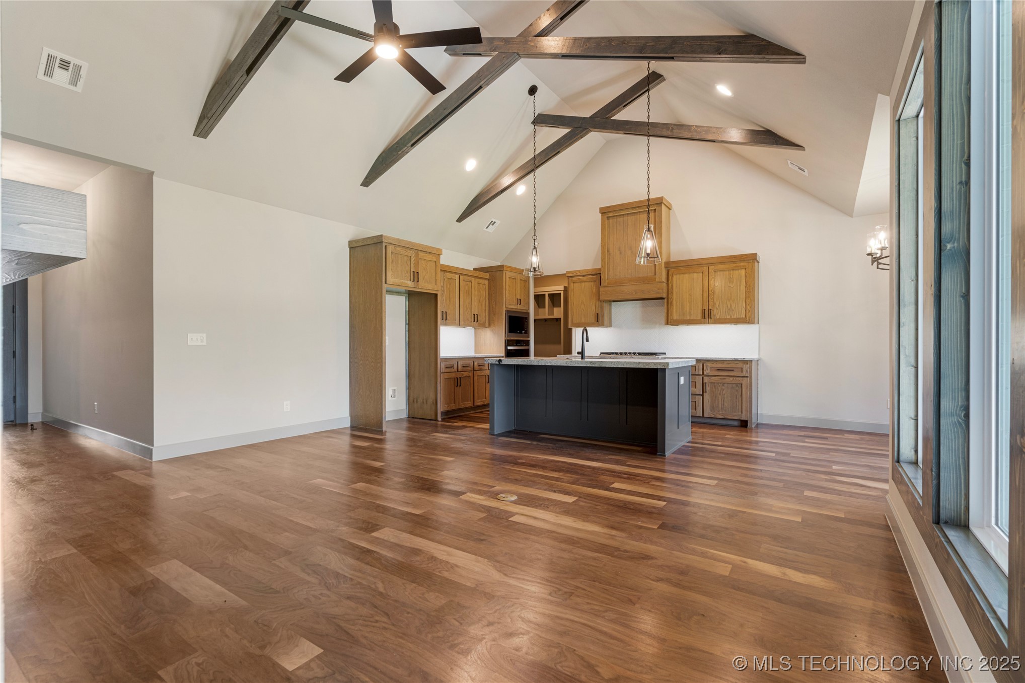 2070 E 136th Place S Property Photo 5