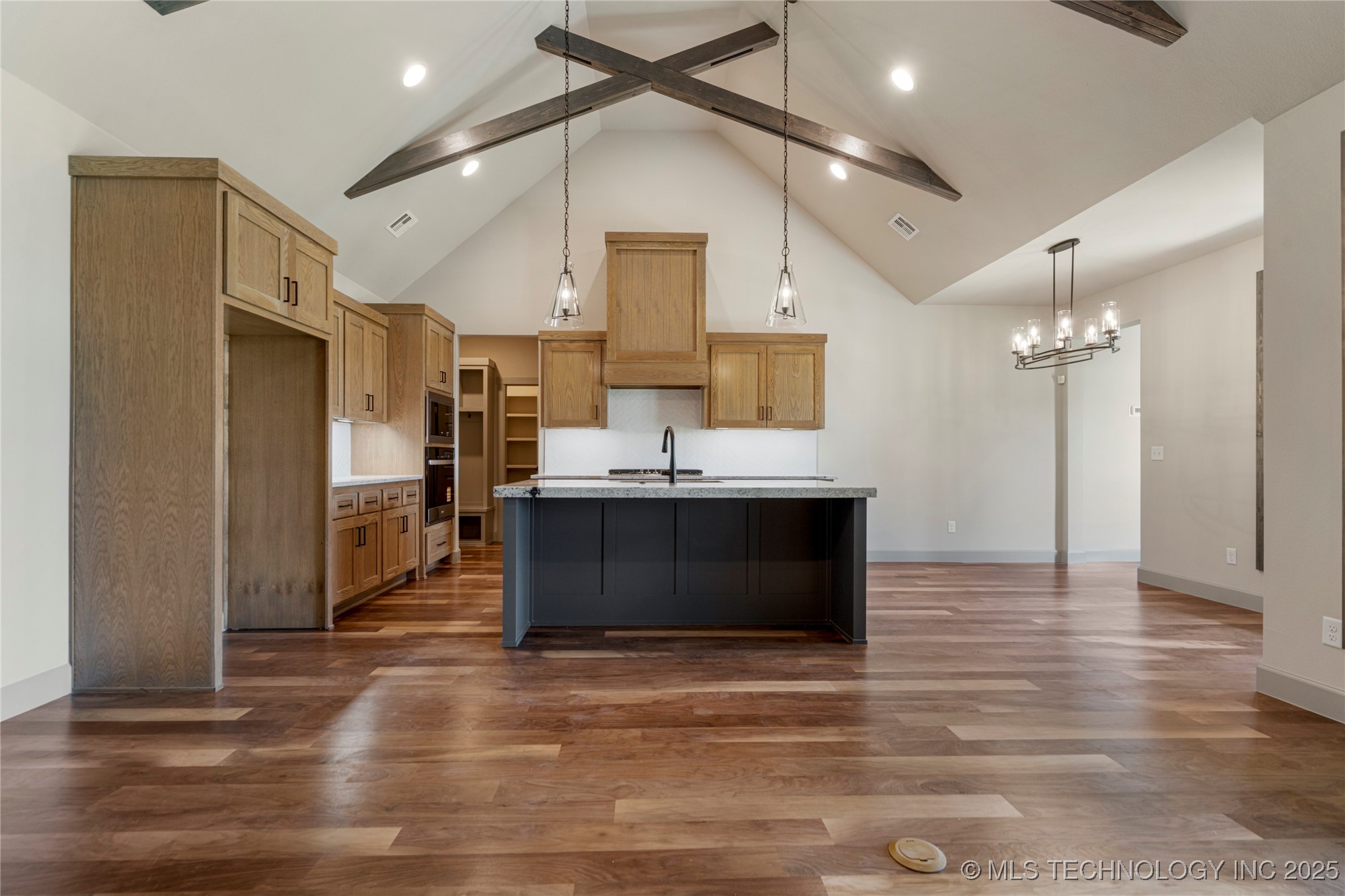 2070 E 136th Place S Property Photo 6