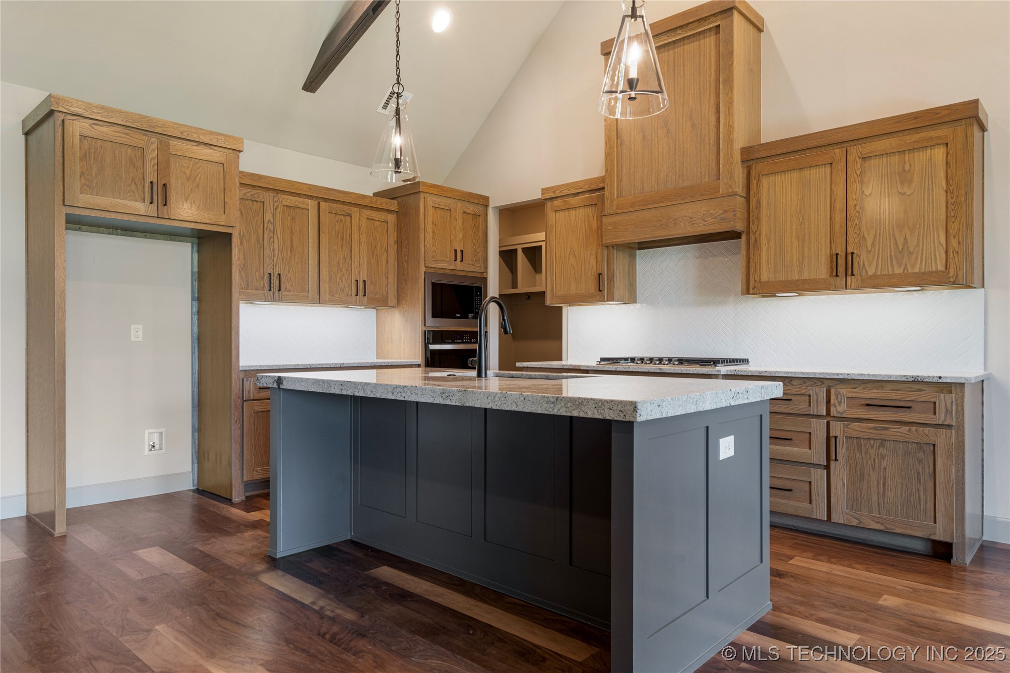 2070 E 136th Place S Property Photo 7