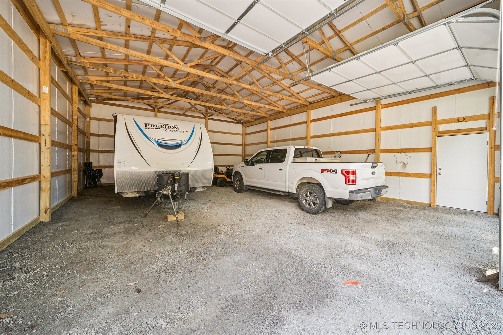 16 Big Bluff Street Property Photo 6