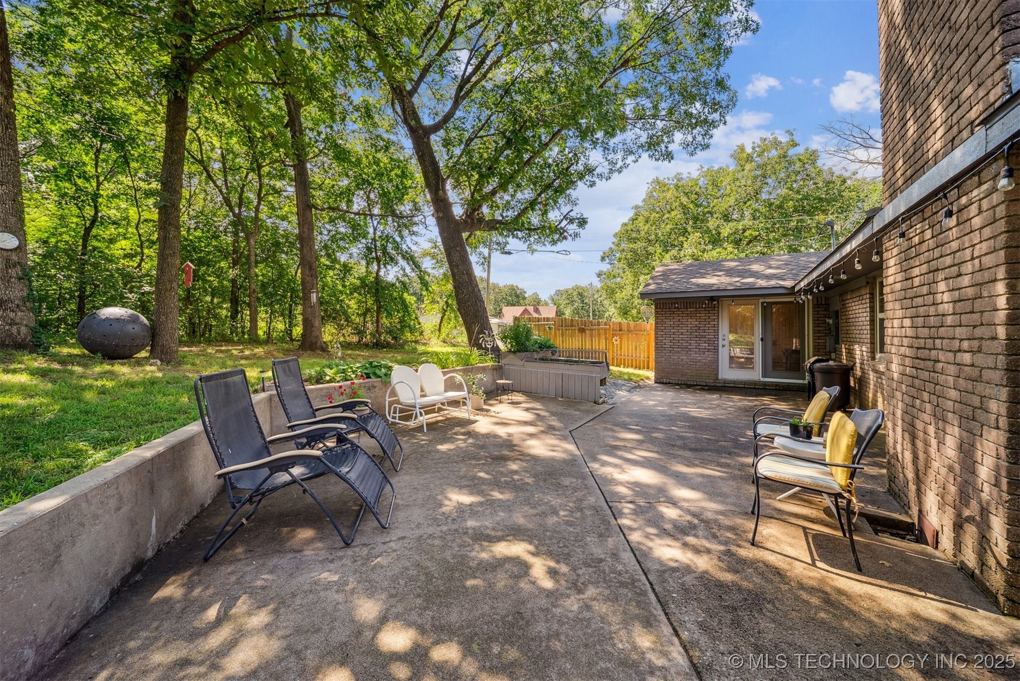 16 Big Bluff Street Property Photo 28