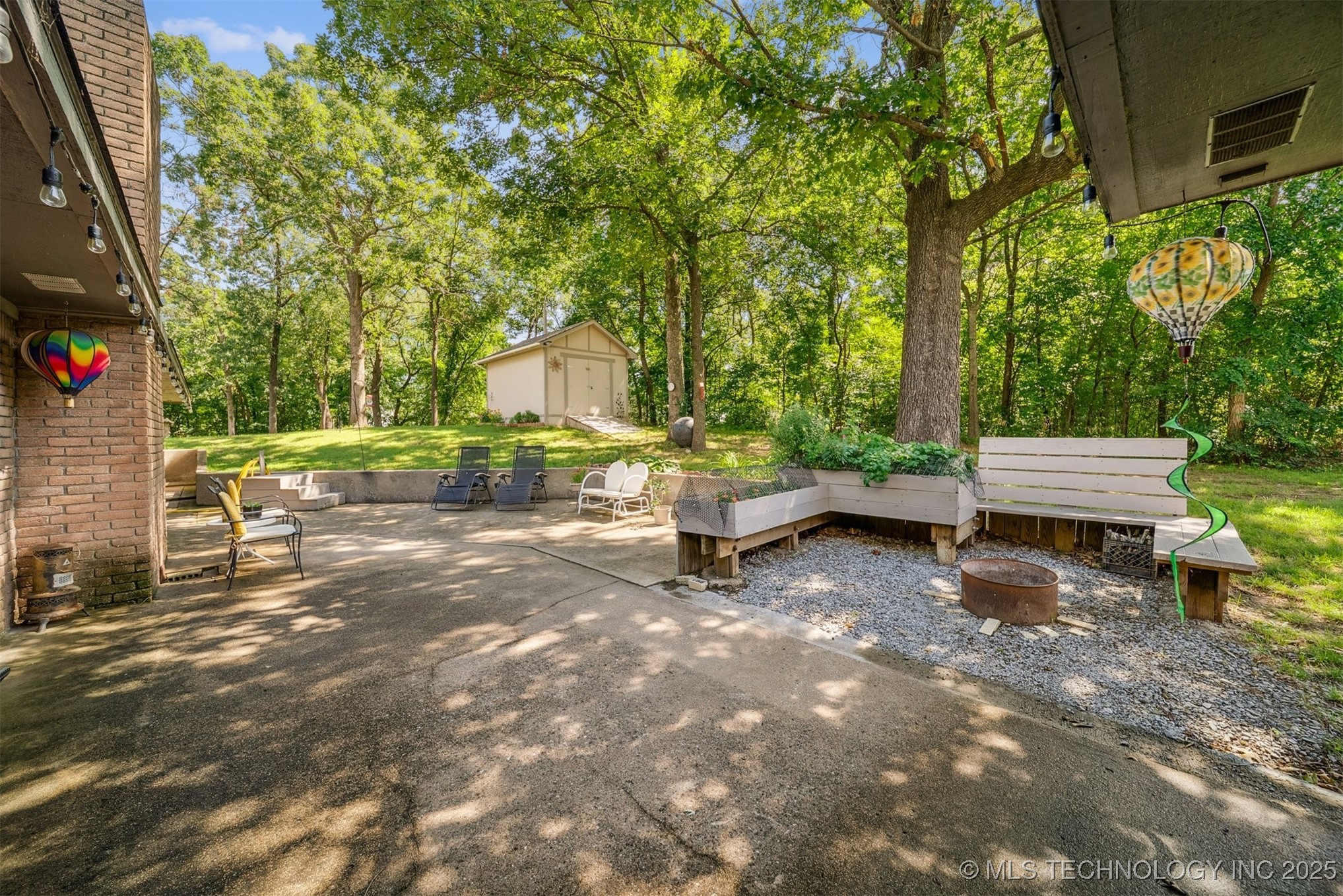 16 Big Bluff Street Property Photo 29