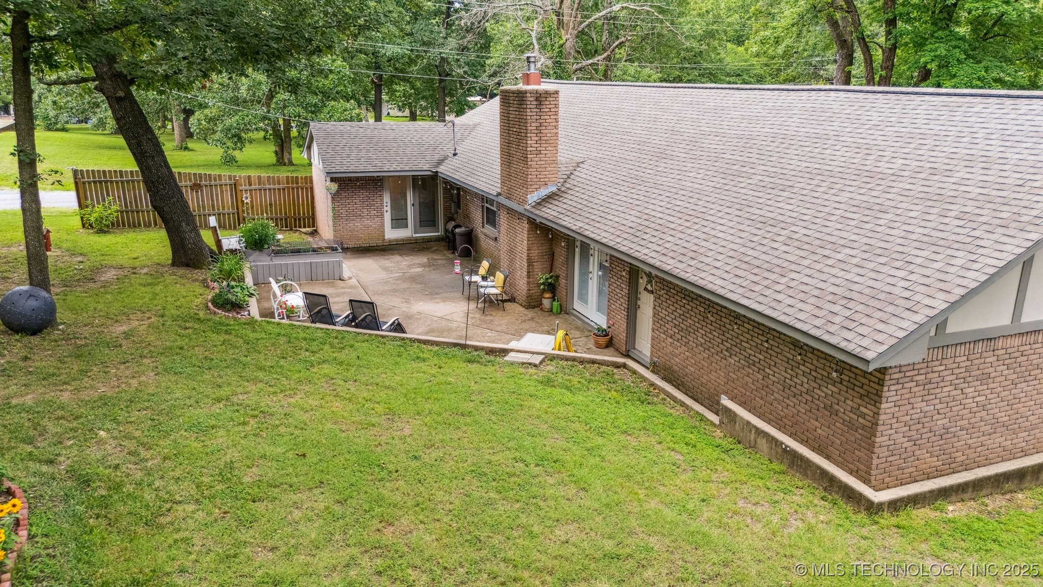 16 Big Bluff Street Property Photo 31