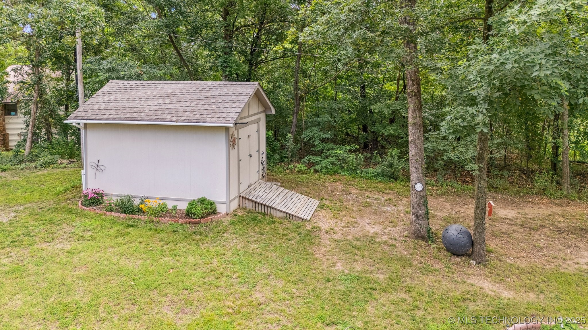 16 Big Bluff Street Property Photo 32