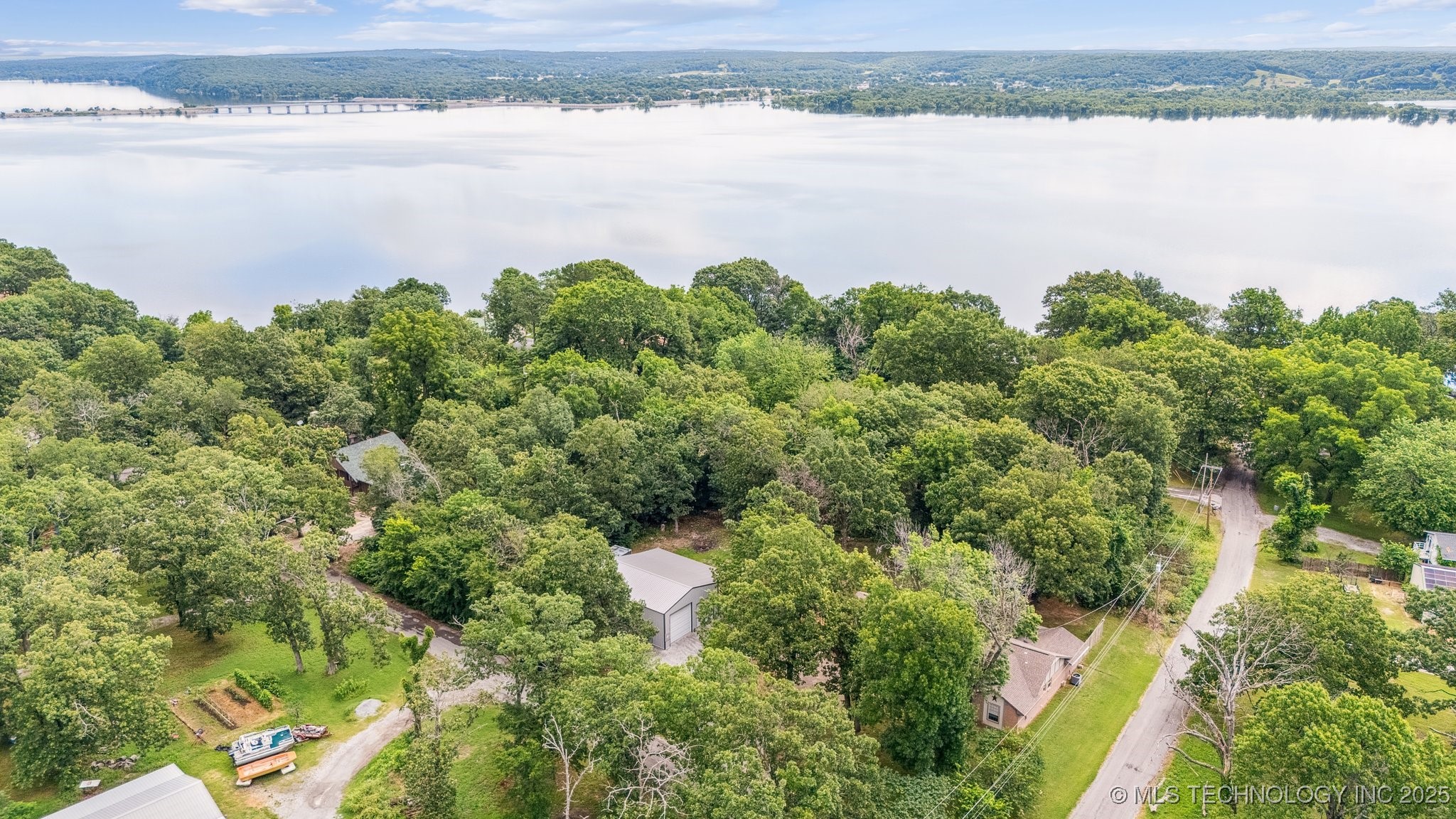 16 Big Bluff Street Property Photo 34