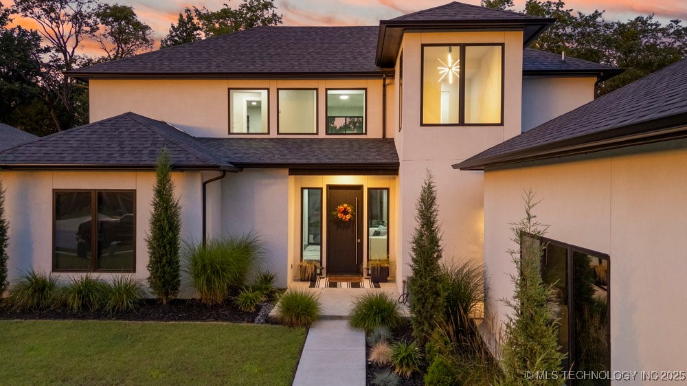 7405 S Chestnut Avenue Property Photo 1