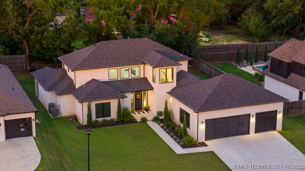 7405 S Chestnut Avenue Property Photo 3