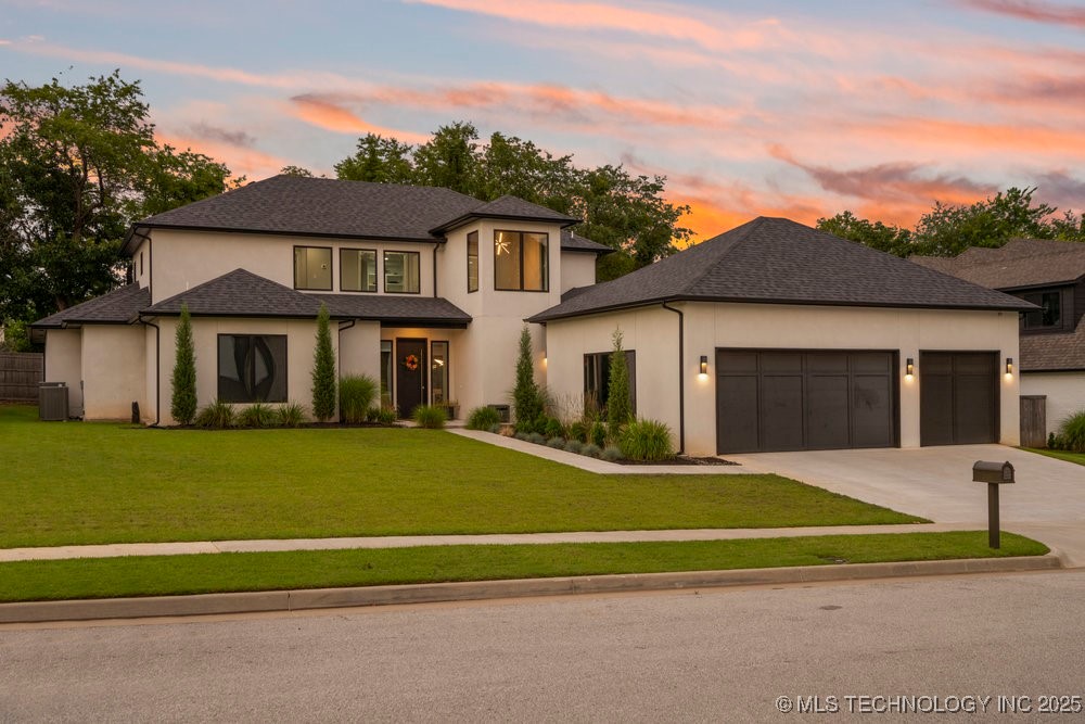 7405 S Chestnut Avenue Property Photo 5