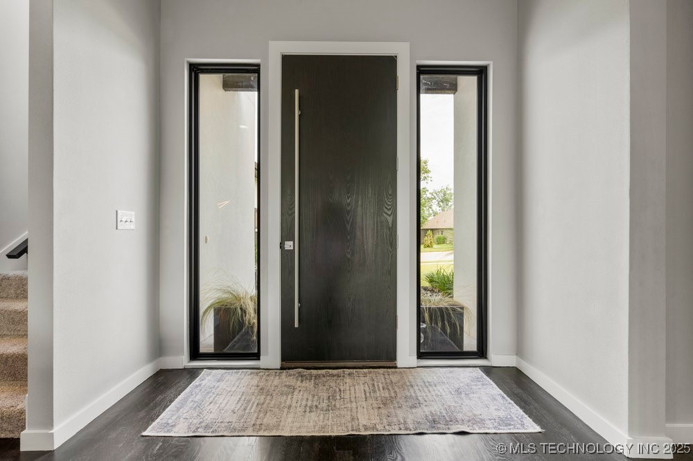 7405 S Chestnut Avenue Property Photo 8