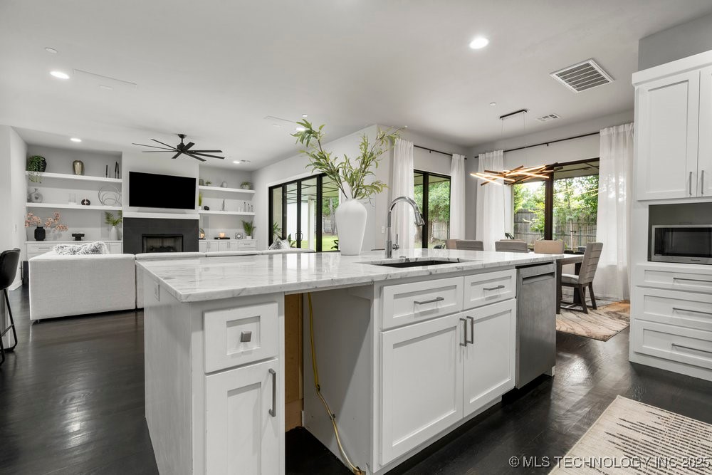 7405 S Chestnut Avenue Property Photo 19