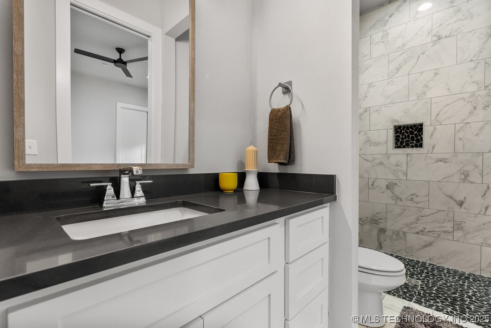 7405 S Chestnut Avenue Property Photo 32