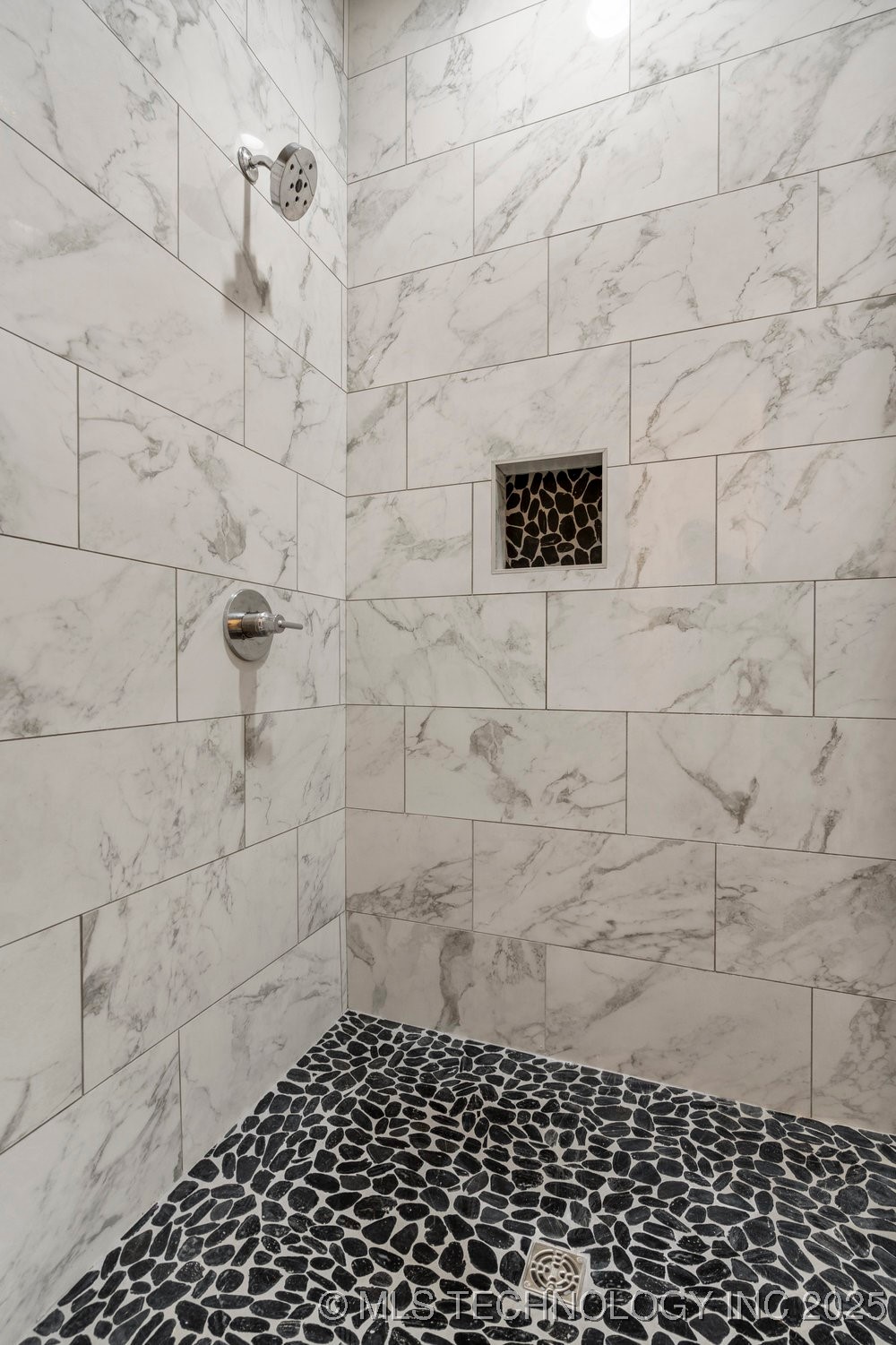 7405 S Chestnut Avenue Property Photo 33