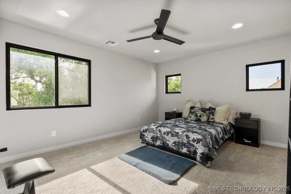 7405 S Chestnut Avenue Property Photo 35